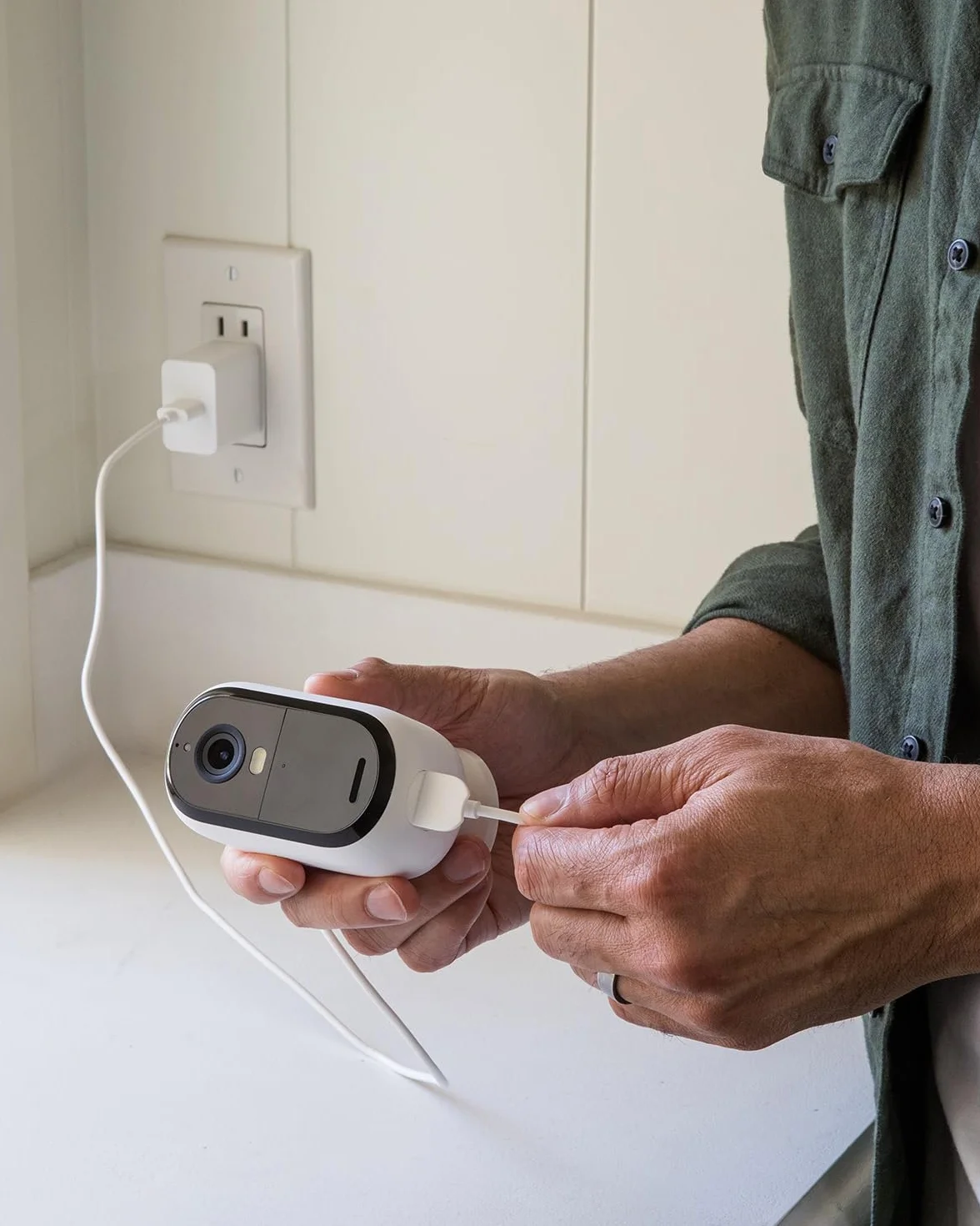 Arlo Essential 2 Cable De Carga Magnético 7,6 m, Para Camaras de Vigilancia WiFi Exterior, Blanco, Compatible Con La Cámara Arlo Essential 2 HD/ 2K/ XL, Accesorio Certificado, VMA5700-100PES