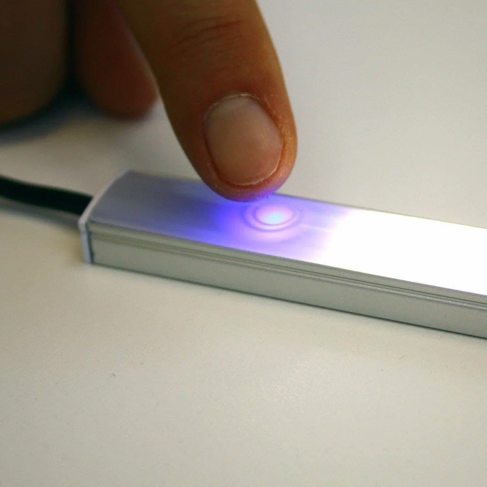Aftertech® 2 interruptores de inmersión táctil de 12 V, 24 V, 8 A, para perfiles de aluminio y tiras LED con indicador LED azul con memoria