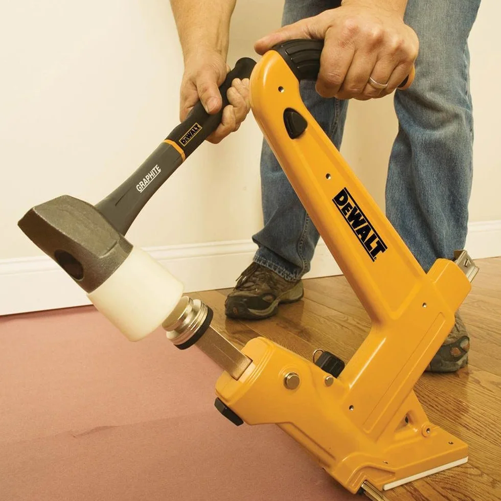 DeWalt DMF1550-XJ Clavadora manual para tarimas (no neumática)