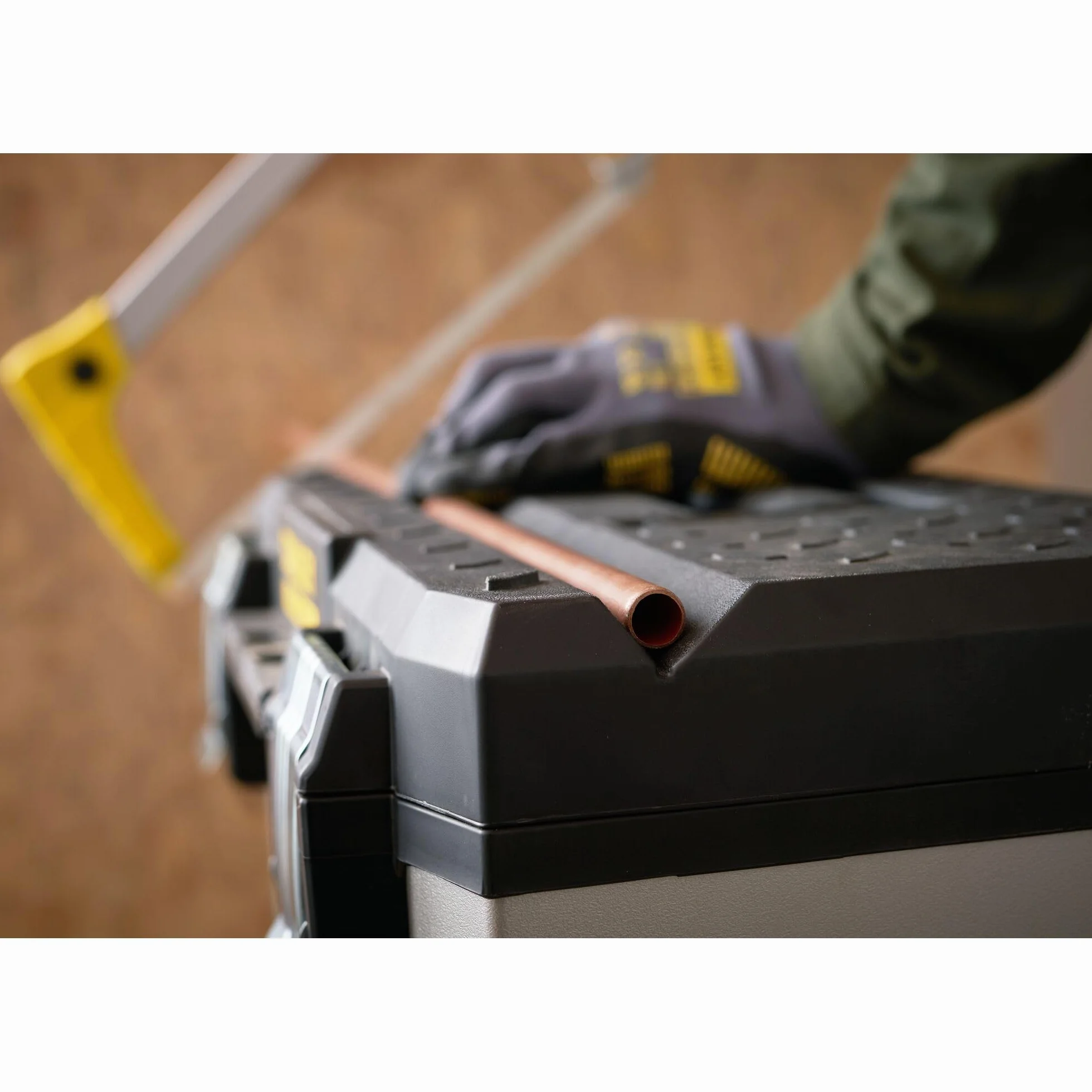 STANLEY FATMAX Taller Móvil Metálico, Carro de Herramientas, Caja Versátil para Piezas Pequeñas y Grandes, Ruedas 17cm, Cierres Metálicos Antioxidantes, 1-95-622