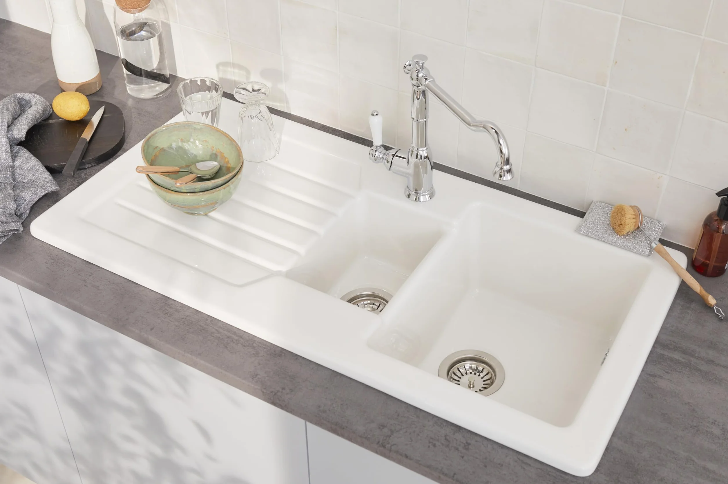 JACOB DELAFON Fregadero Cerámico de Cocina con 1,5 Pozas Muy Duradero e Higiénico Fácil Limpieza y Mantenimiento Reversible (Grifería a Izquierda o Derecha) Medidas 100x50 cm Color Blanco ESC02-00