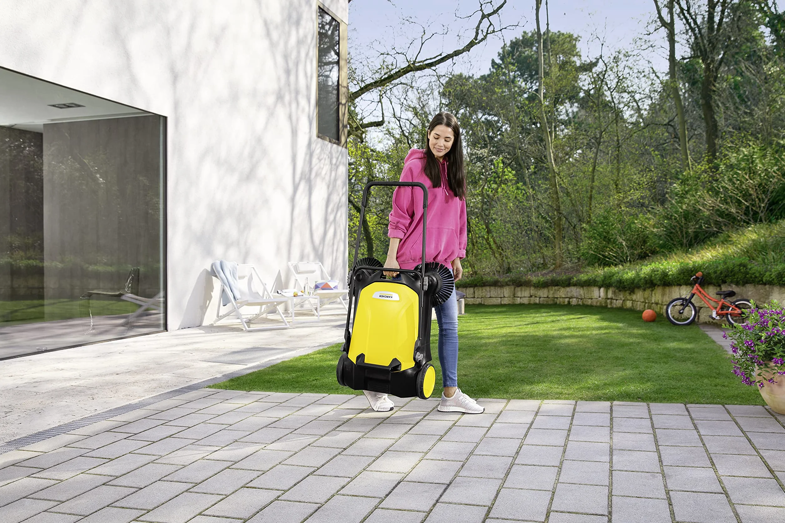 Kärcher S 4 - Barredora Doble con cepillos para Limpiar pavimentos, entradas y Caminos de jardín