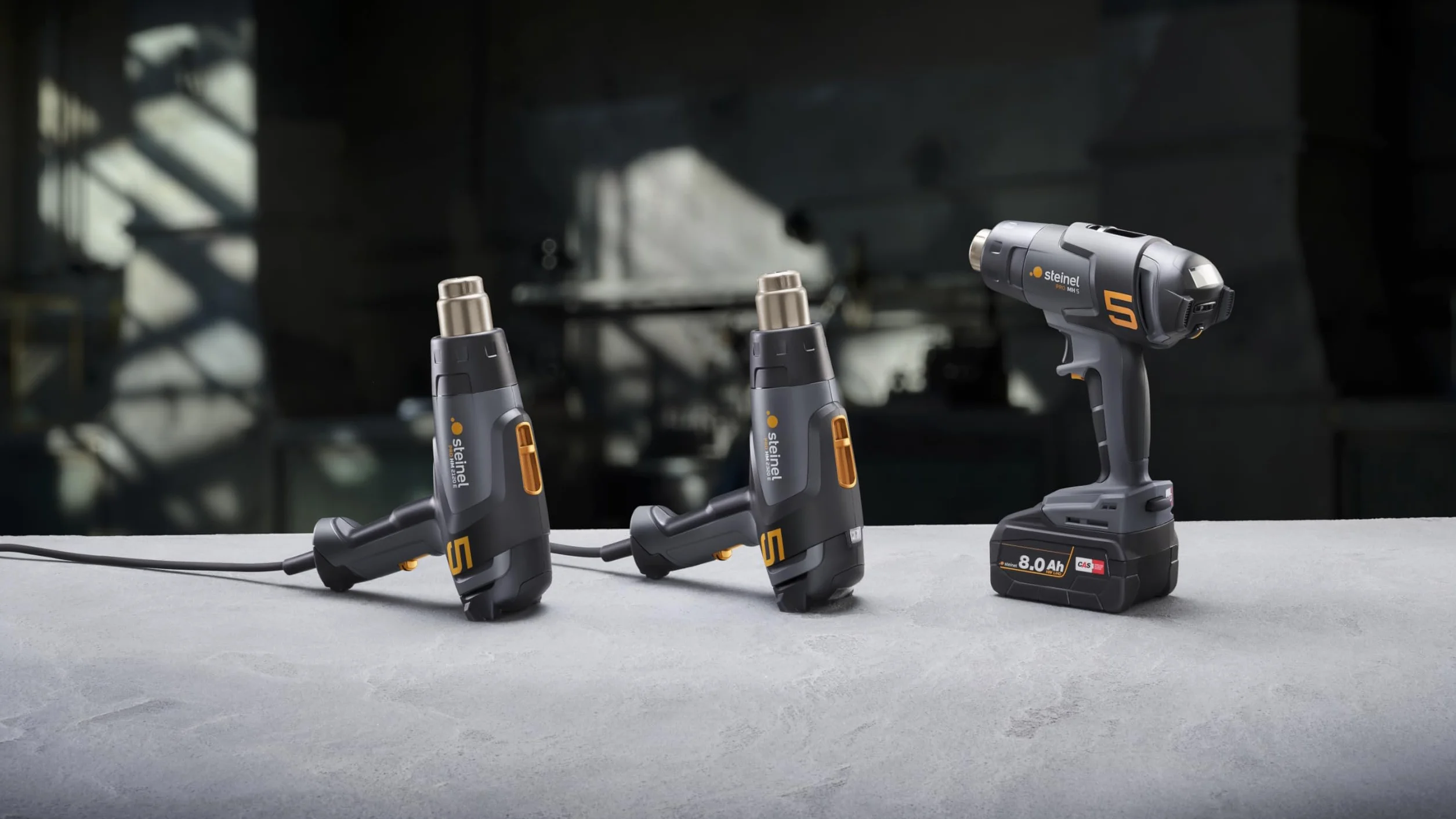 Steinel Pistola de aire caliente HM 2320 E Set, incl. boquillas y tubo termorretráctil, pistola de aire caliente profesional 2300 W, 80°-650°C, pantalla LCD, calefacción cerámica