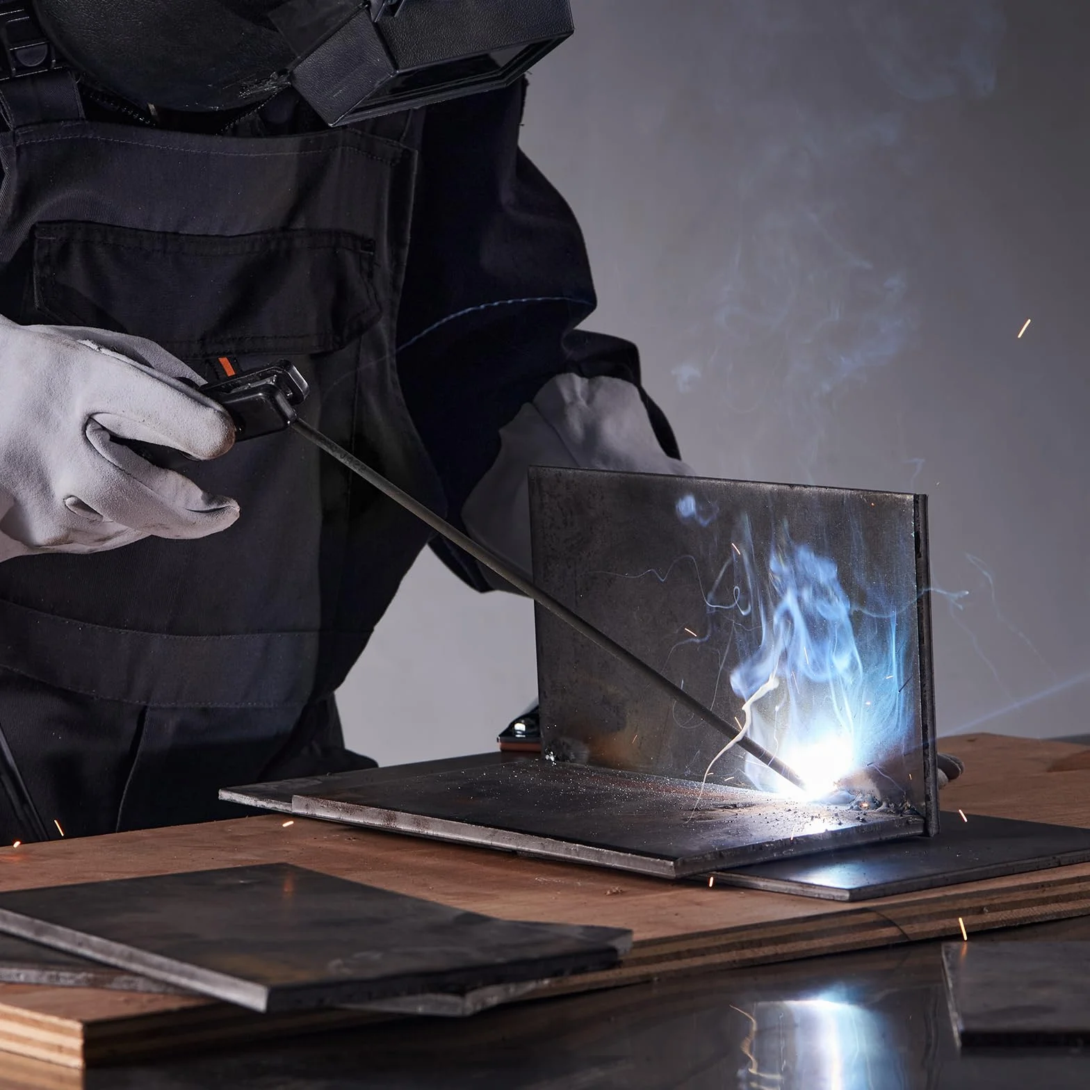 VEVOR Máquina de Soldar TIG 3 en 1 de 205 A, Pantalla LED Grande, Máquina de Soldadura TIG con Inversor IGBT y Arranque de Alta Frecuencia, TIG CC/TIG Pulsado CC/MMA, Varilla, 388 x 160 x 310 mm