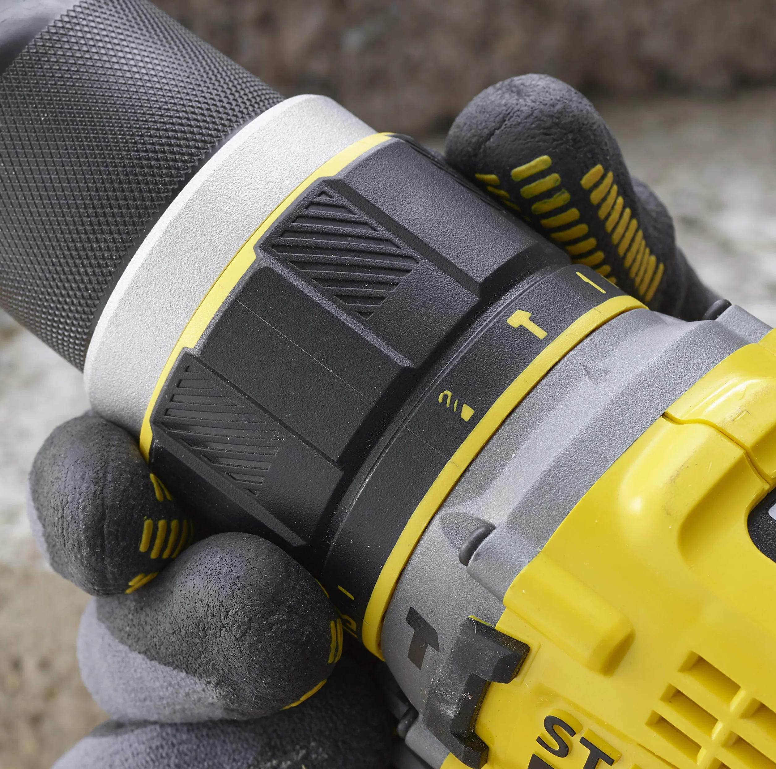 STANLEY FATMAX Taladro Percutor Sin Cable V20 (18V), Motor Sin Escobillas, 80Nm, 2 Baterías 2Ah, Cargador, Maletín, Portabrocas Metálico 13mm, 14 Posiciones de Par, SFMCD721D2K-QW
