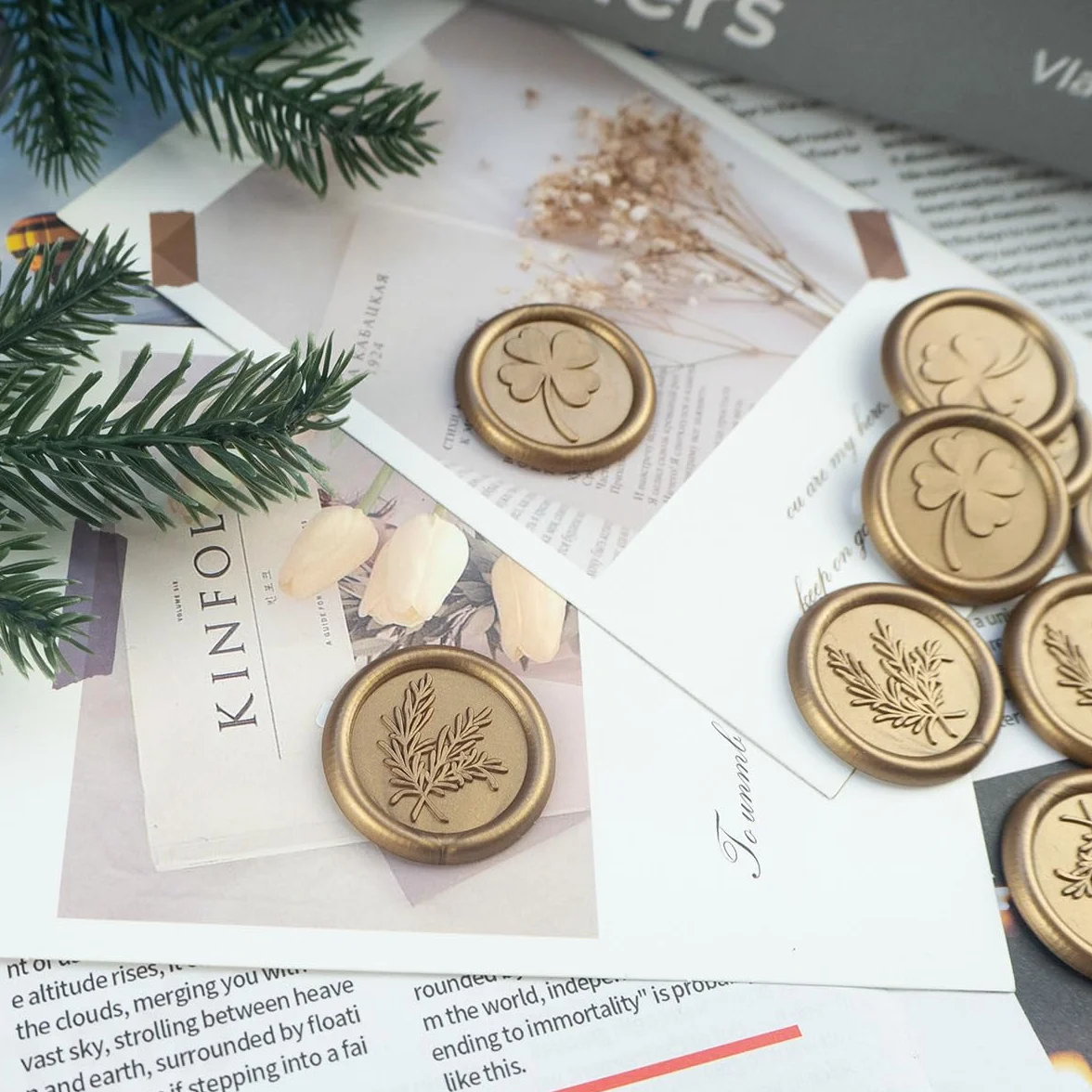 56 sellos de lacre adhesivos de bronce antiguo, con diseños de romero y trébol de cuatro hojas. Perfectos para invitaciones, Navidad, regalos y fiestas.
