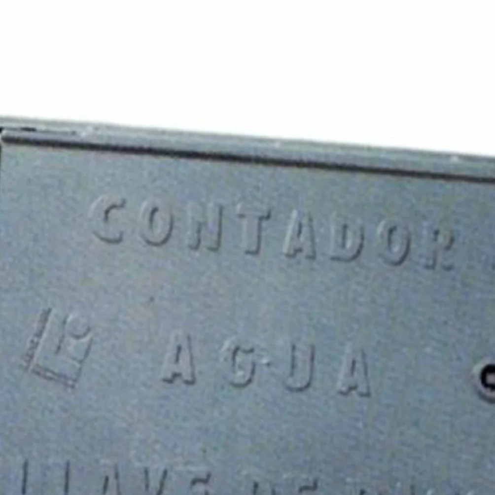 BricoLoco Tapa caja contador agua exterior o interior con puerta. Registro con cerradura y llave. Fabricado en fibra de vidrio. Con inscripción. Cubre contador. ((Medida 30x40 cms.))