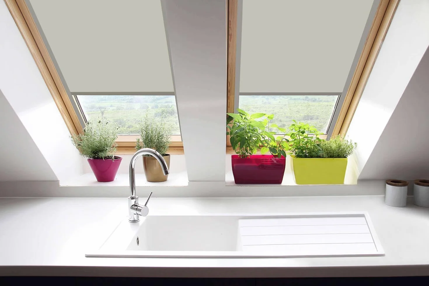 Persianas para ventanas de techo Keylite – Contraventanas, Estor opaco – Color crema – Marco de aluminio plateado (T05 (tamaño de cristal visible) 600 x 958)