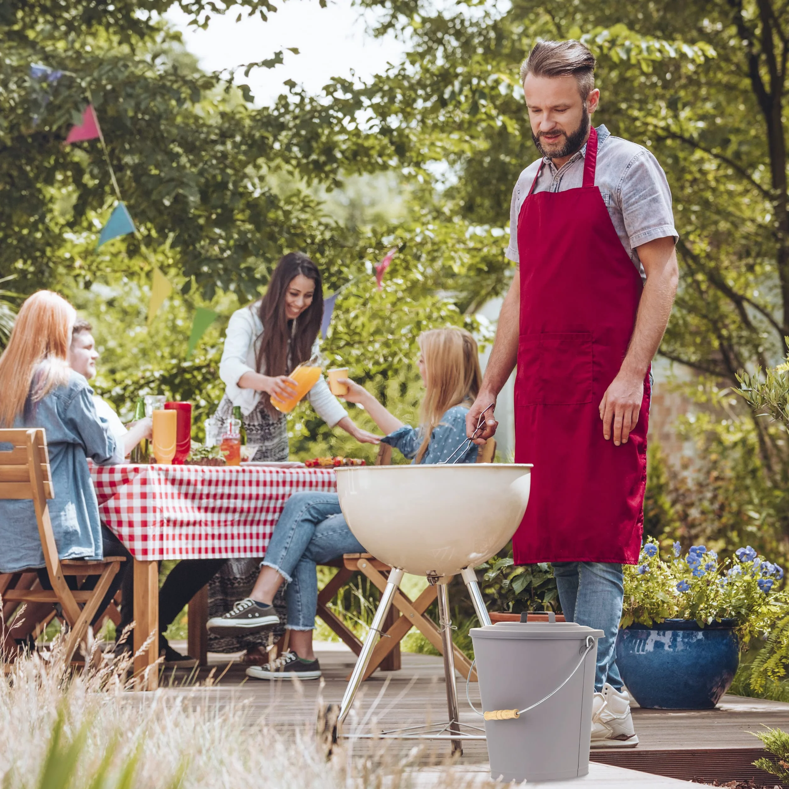 Relaxdays Cubo Cenizas con Tapa, 24 litros, Accesorio Chimenea, BBQ, Acero y Madera, Contenedor Ceniza con Asa, Gris