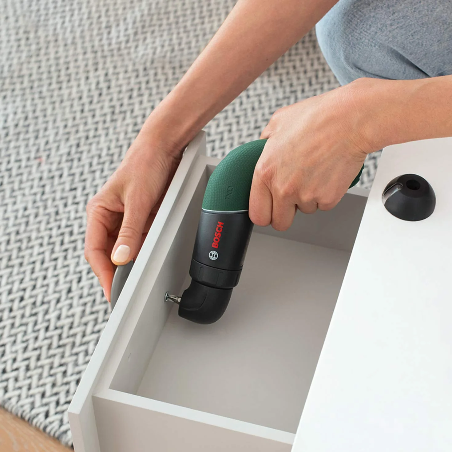 Bosch atornillador a batería IXO Set (6.ª generación, verde, con adaptadores angular y excéntrico IXO, CONTROL DE VELOCIDAD variable, recargable con cable micro-USB, en maletín blando)