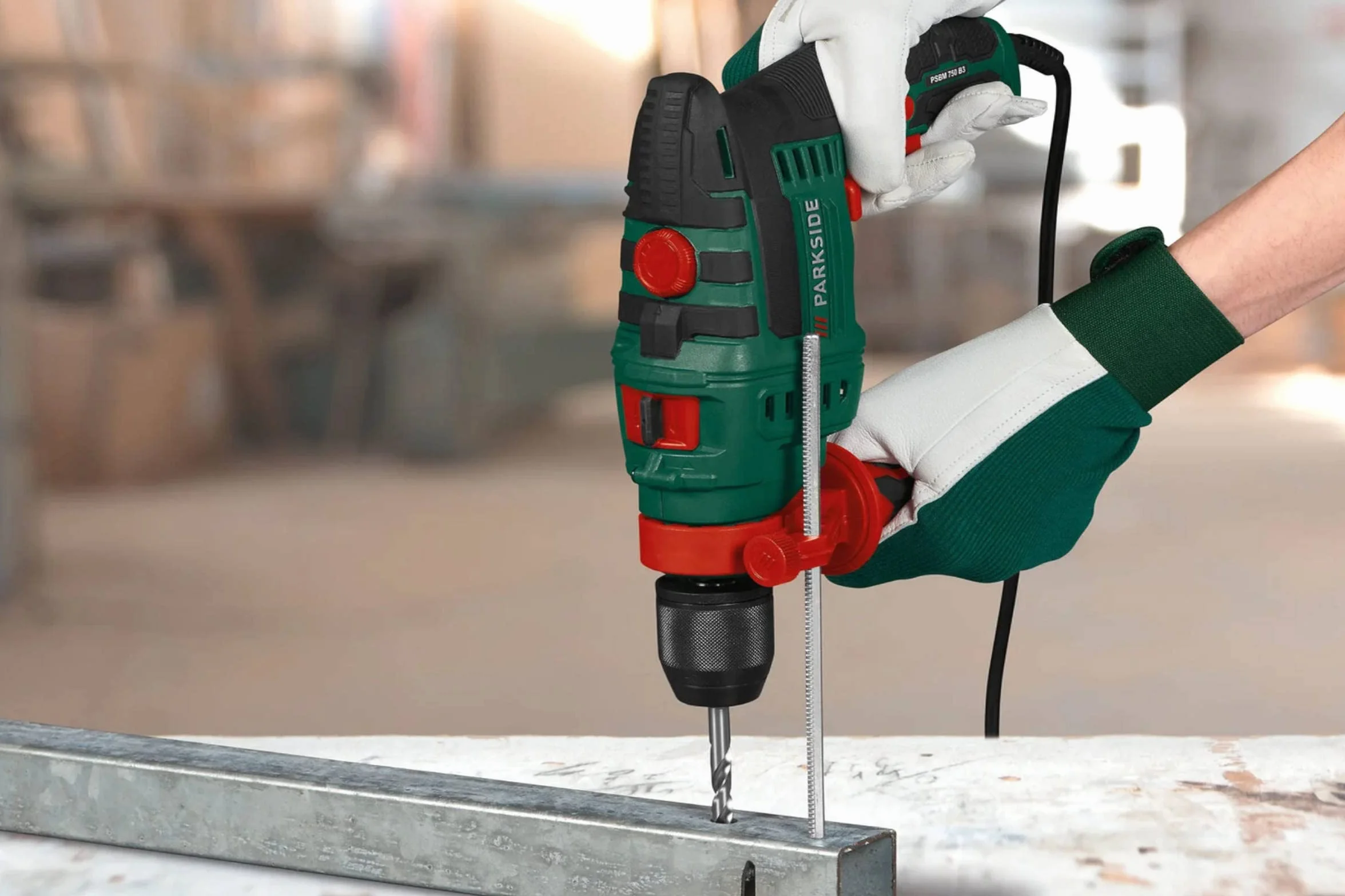 Taladro de percusión Parkside 750w PSBM 750 B3 Ideal para perforar hormigón, piedra, metal o madera. Incluye un tope de profundidad de metal. Viene con un enchufe de Reino Unido