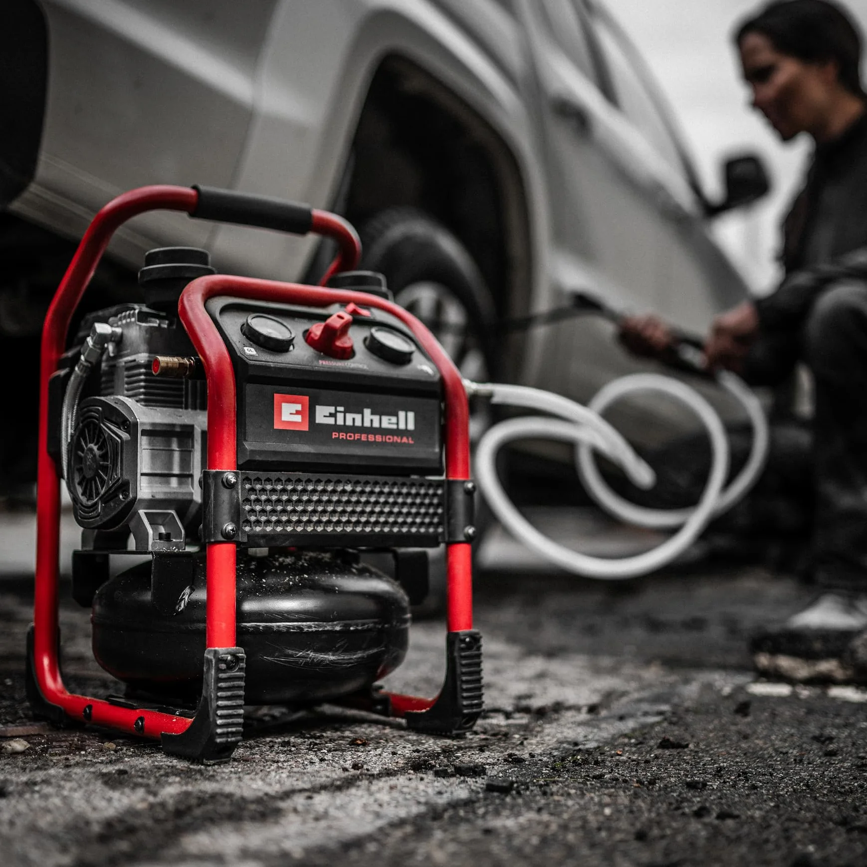 Einhell Professional Compresor con batería SILENZZO 18/160 Power X-Change (18 V, máx. 8 bar, depósito de 6 l, potencia de aspiración 160 l/min, manómetro, sin aceite, silencioso, sin batería)