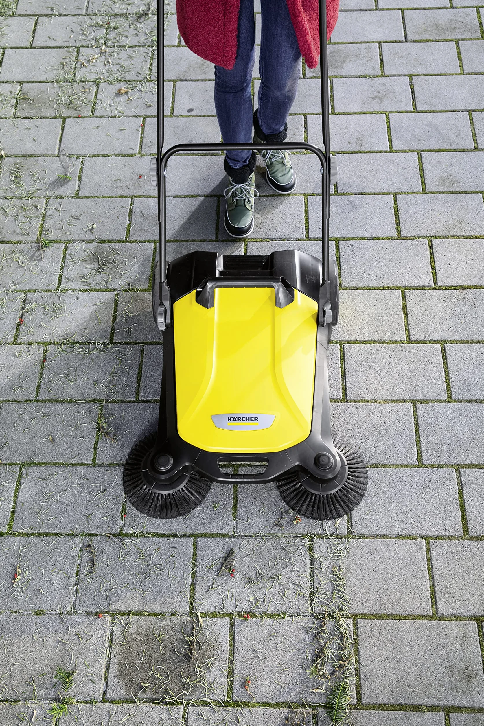 Kärcher S 4 - Barredora Doble con cepillos para Limpiar pavimentos, entradas y Caminos de jardín