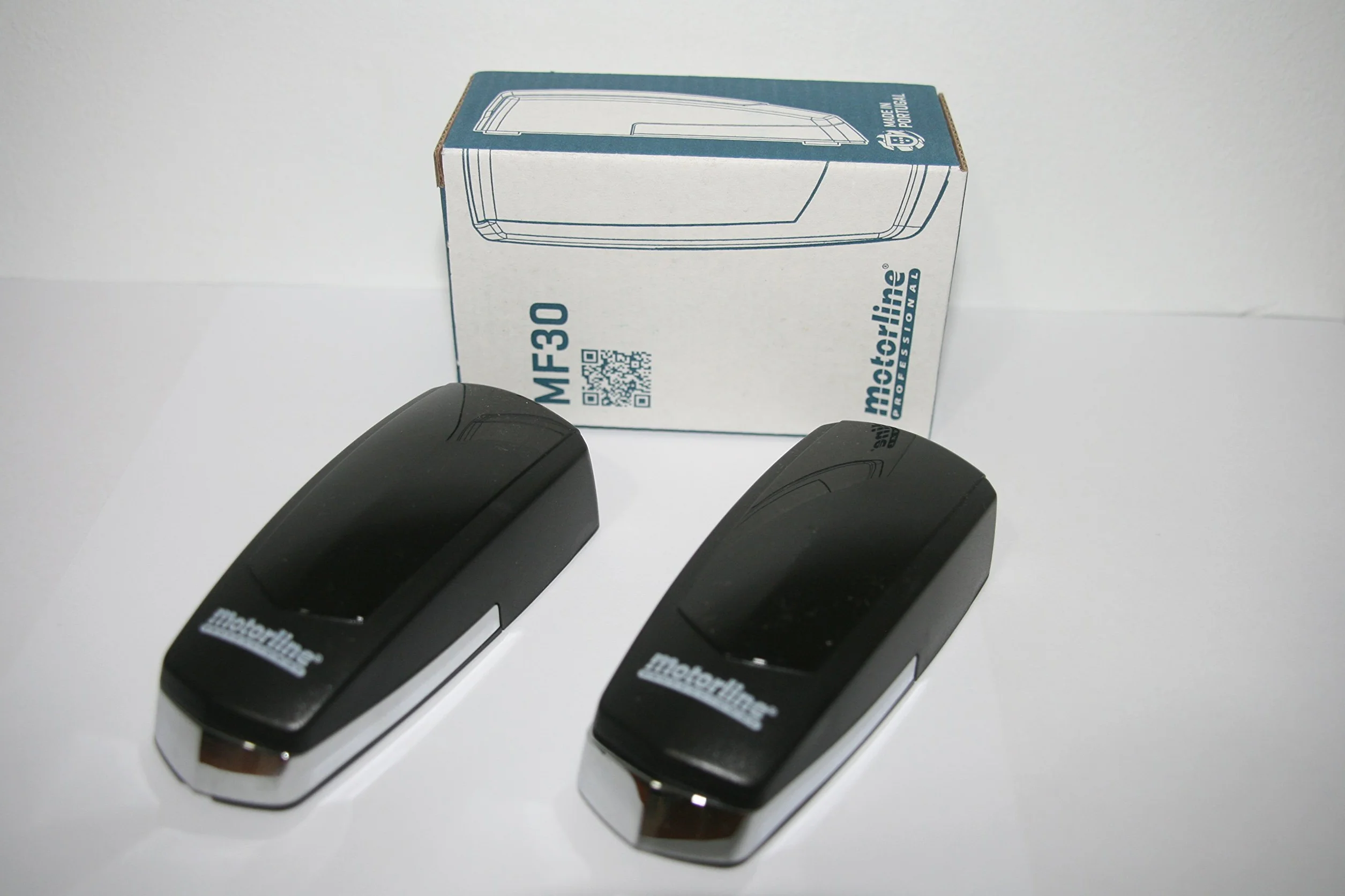 Kit completo motor electromecánico puertas batientes de doble hoja Motorline Jag, alta calidad, gran diseño, robusto y duradero.