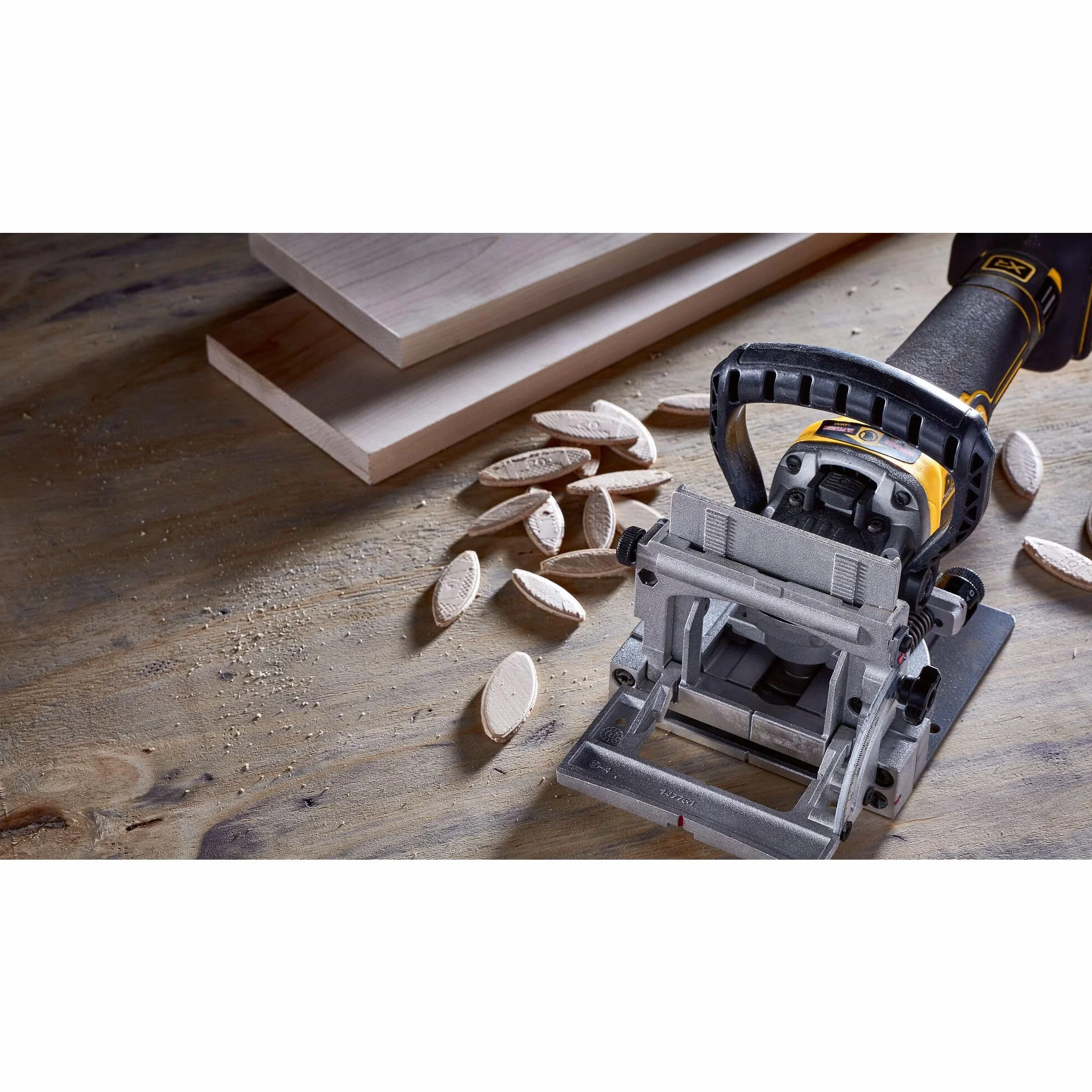 DEWALT DCW682NT-XJ - Ensambladora sin escobillas XR 18V, Con guía de cremallera precisa y broches fijos ajustables, Incluye adaptador AirLock, Caja TSTAK y accesorios, Batería y cargador No Incluidos