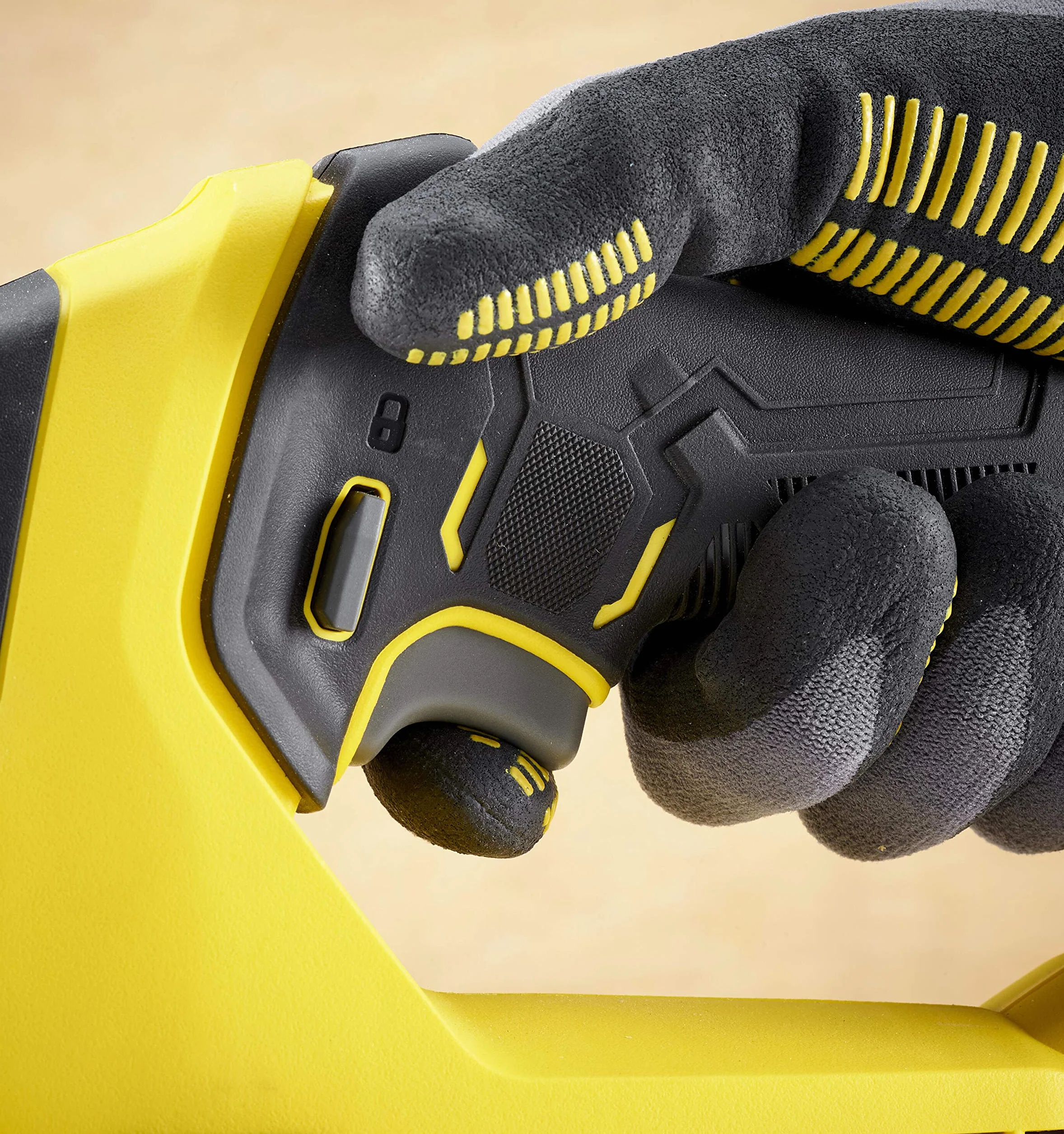 STANLEY FATMAX SFMCS600M2K-QW - SIERRA DE CALAR V20 LI-ION 18V CON 2 BATERÍAS 4Ah, CARGADOR Y MALETÍN