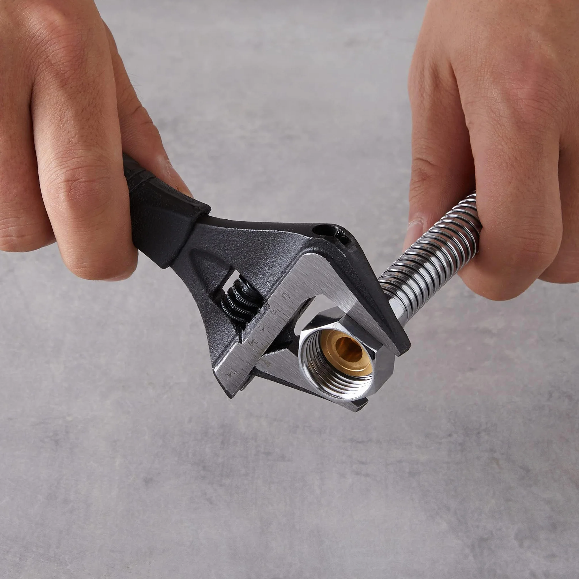 Amazon Basics Llave ajustable fontanería agarre suave 16.1 x 7.2 x 1.5 cm