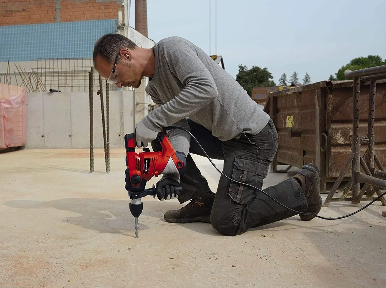 Einhell Martillo perforador con cable - TC-RH 1600. 240 V, 1600 W, 4 J, taladrado de impacto/cincelado neumático, portaherramientas SDS-plus, tope de seguridad de sobrecarga. Incluye maletín