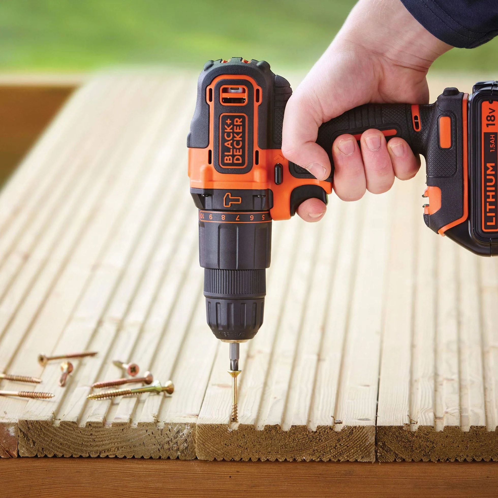 BLACK+DECKER COMBO KIT: Taladro Percutor 18V 10mm 40Nm + Mini-Amoladora 18V 125mm, Incluye: 2 baterías de Litio 2Ah, cargador, bolsa transporte, BCK24D2S-QW