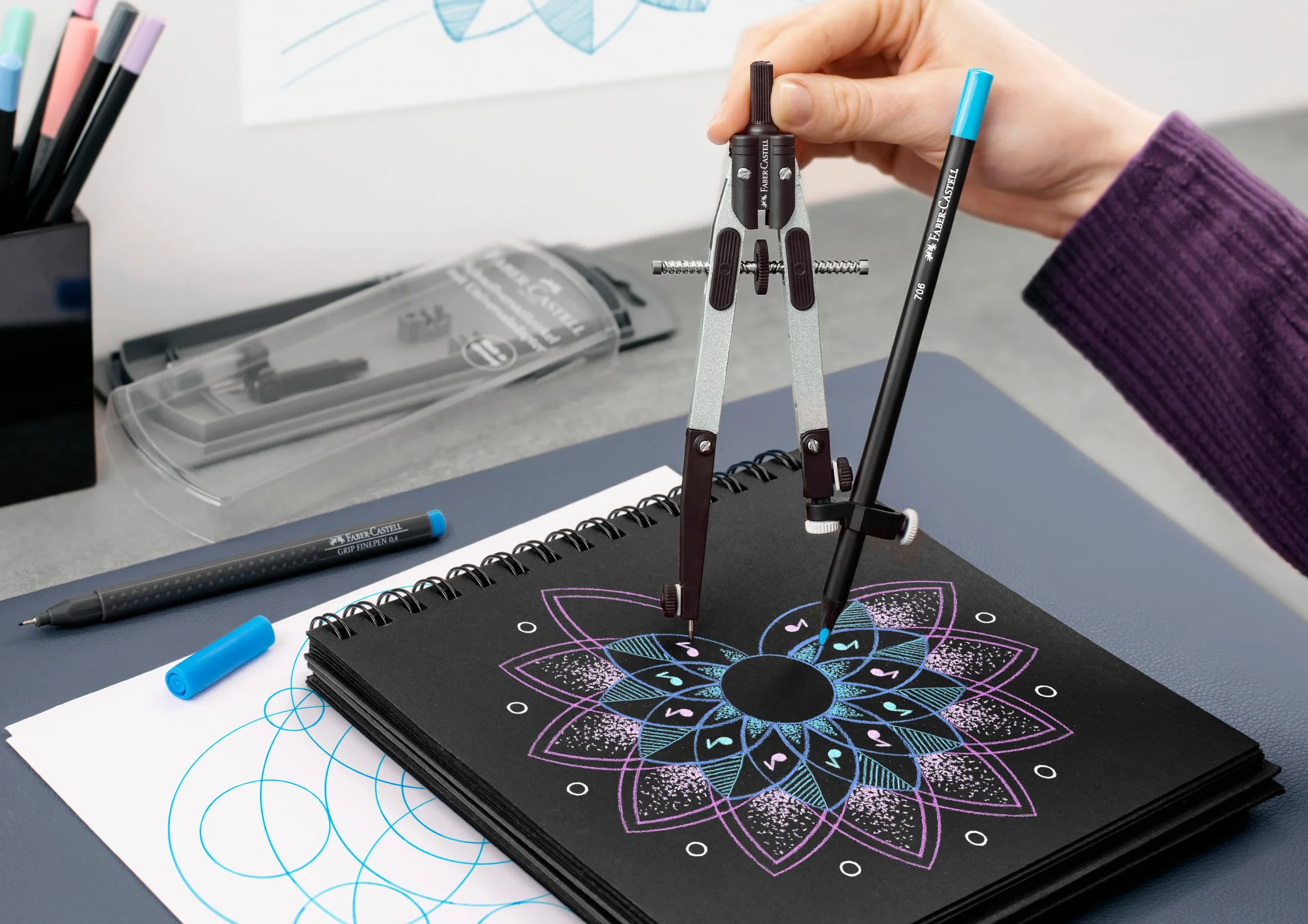 FABER-CASTELL Compás de Ajuste Rápido con Tornillo Central, Brazos Articulados y Accesorios