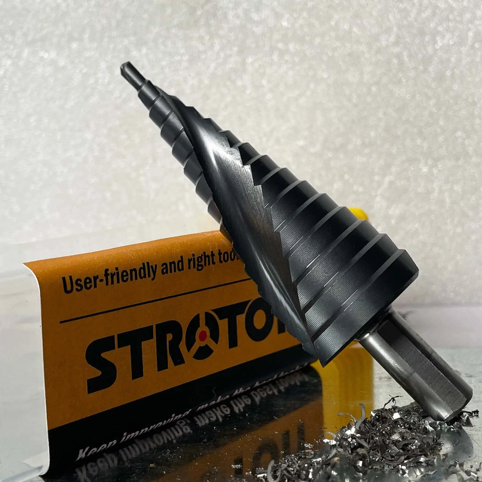 Brocas Escalonadas de M35 Cobalto (4-32 mm/15 Pasos) para Acero Inoxidable, Aluminio, Latón, Madera, Plástico, PVC.