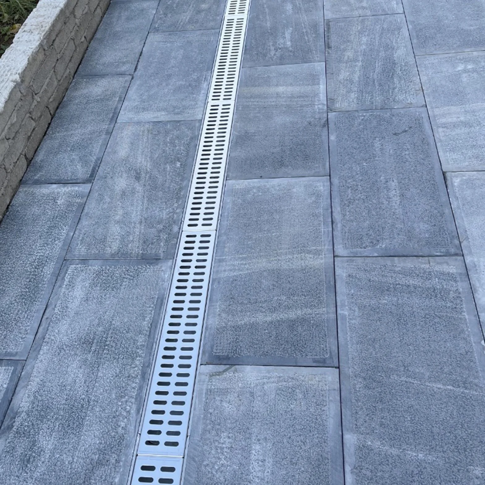 Tapa Desague Terraza Canales Estrechos para Desagües de Patio Al Aire Libre, Sistema de Drenaje de Zanja Lineal para Patio, Sumidero para Drenaje con Rejilla de Acero Inoxidable, Fácil de Limpiar(60x1