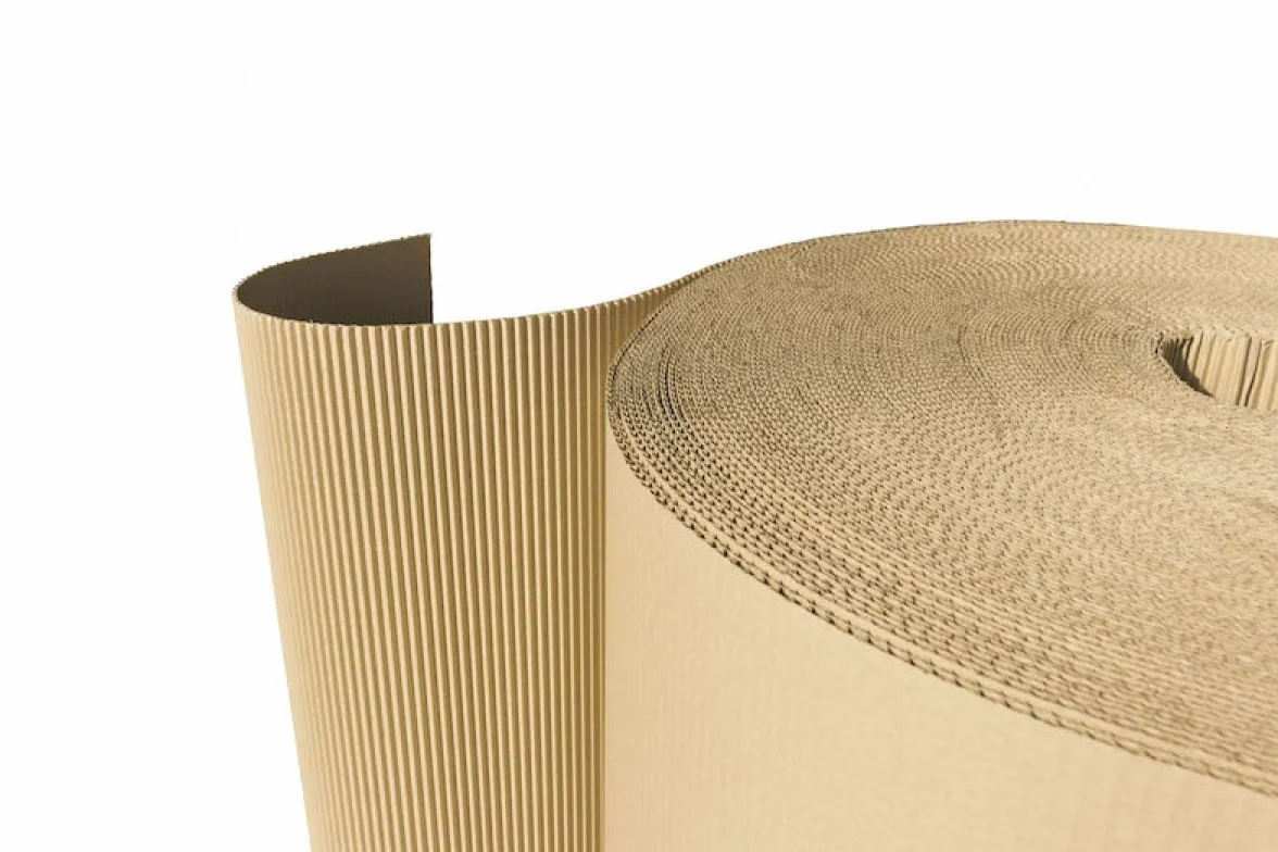Rollo de Cartón Ondulado Flexible y Ecológico De 180 gr/m² y 3 mm de Espesor Bobinas Pintores Altura de 90 cm y 100 metros lineales (90 m²) 17 kg Fabricado en España