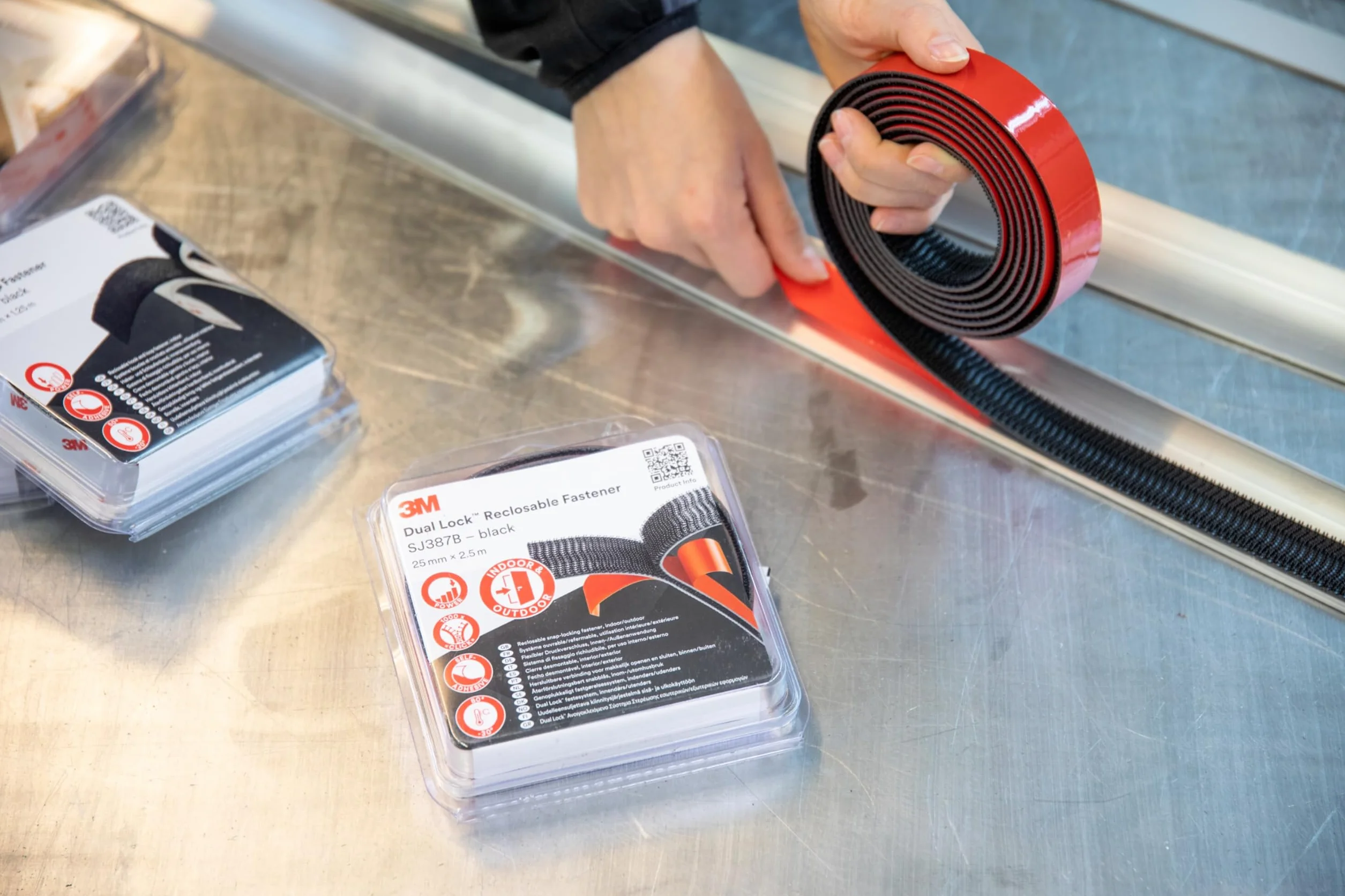 3M Dual Lock SJ354B, Sistemas de cierre reposicionable - Se une bien a numerosos plásticos (polipropileno, polietileno) y pinturas críticas - 25mm X 2.5m, negro, 5.7mm (1 unidad)