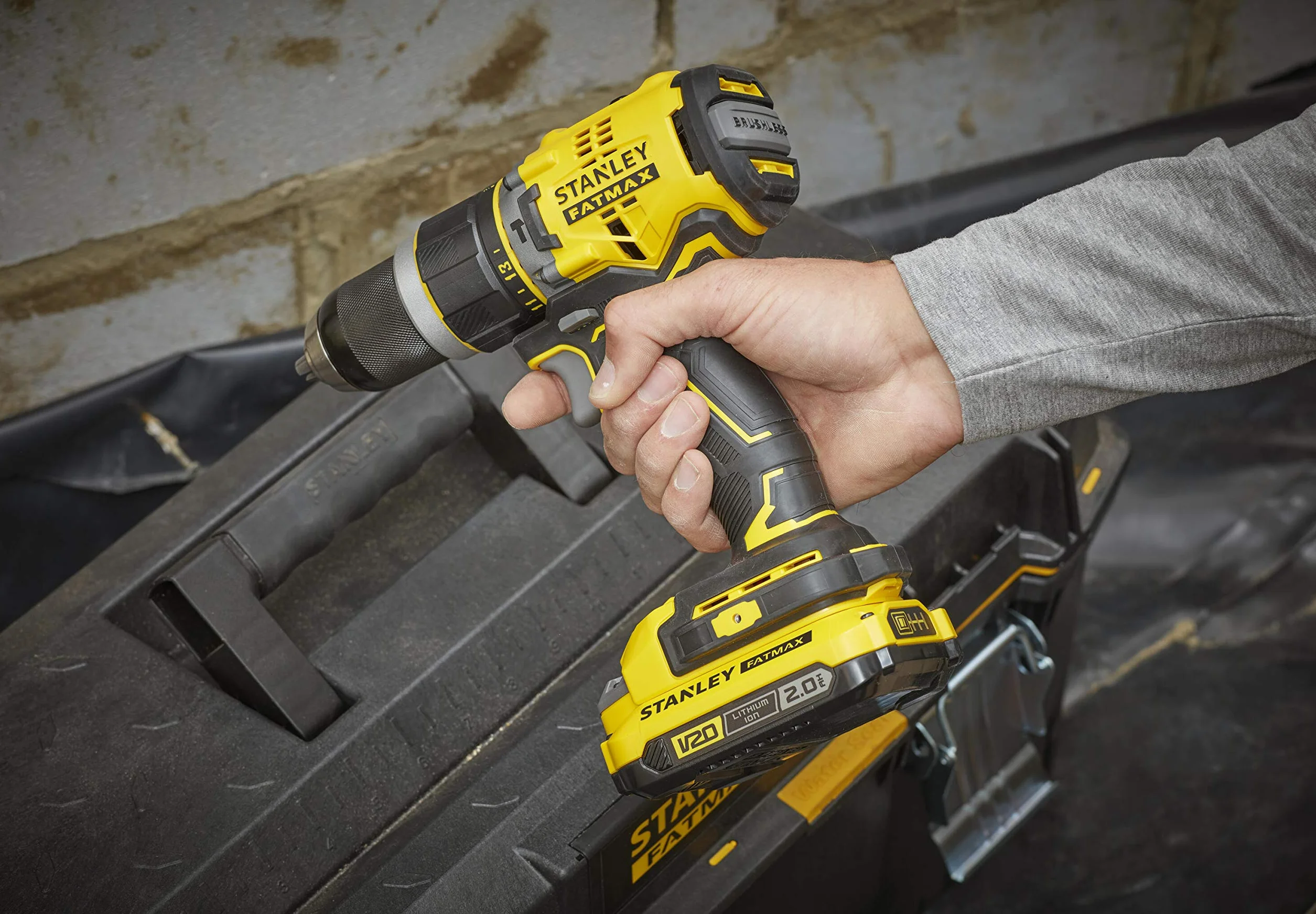 STANLEY FATMAX Taladro Percutor Sin Cable V20 (18V), Motor Sin Escobillas, 80Nm, 2 Baterías 2Ah, Cargador, Maletín, Portabrocas Metálico 13mm, 14 Posiciones de Par, SFMCD721D2K-QW