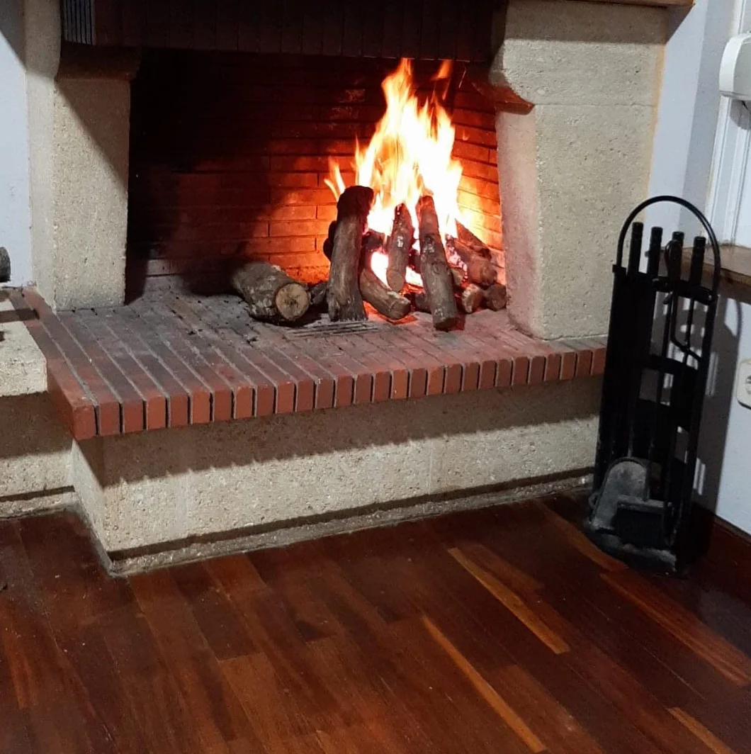 Jandei - Leña de Roble (24Kg) Tronco Mediano 30-40cm. Totalmente Seca, para Chimeneas, Barbacoas, Calderas, Estufas y Cocinas. Origen España, Marrón, JNM-0001