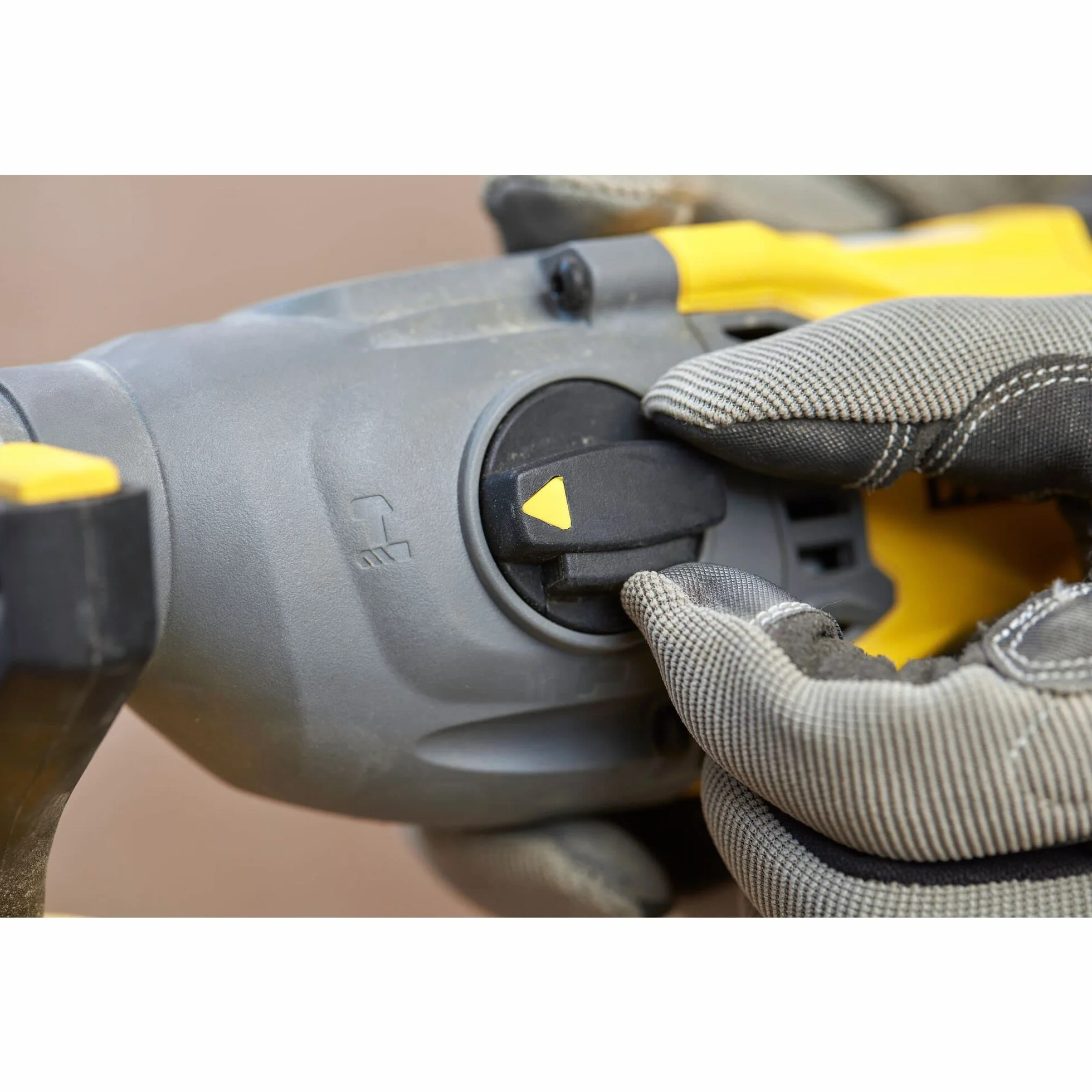 STANLEY FATMAX Martillo SDS-Plus V20 18V, Motor Sin Escobillas, 2J Impacto, 3 Modos (rotativo, percutor y cincelador), Incluye: 2 Baterías 4.0Ah, Cargador, Maletín PRO-STACK, SFMCH900M22-QW