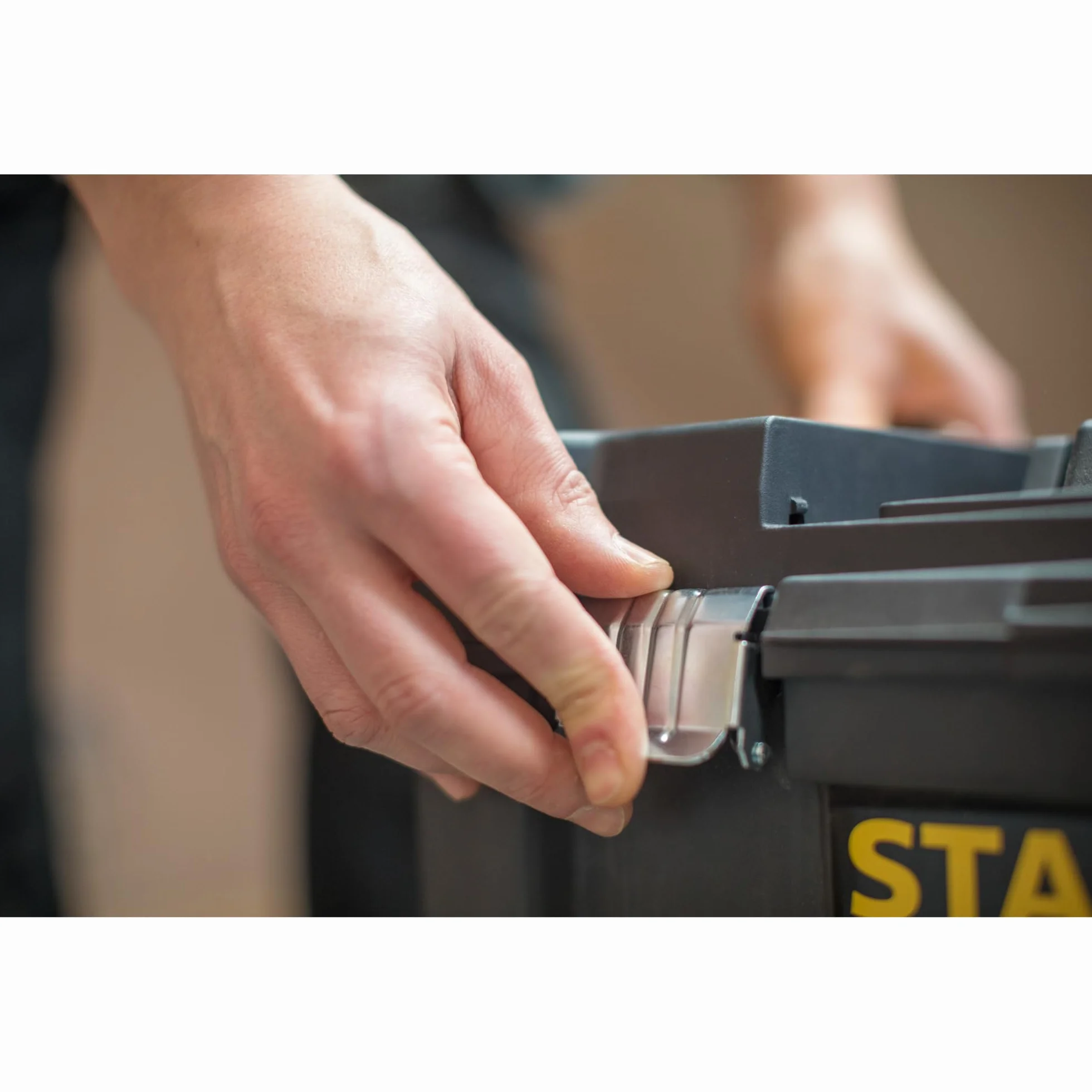 STANLEY Caja de Herramientas Rodante Esencial, Taller Móvil 3 en 1 con Unidades Apilables, Solución Portátil para Herramientas, STST1-80151.