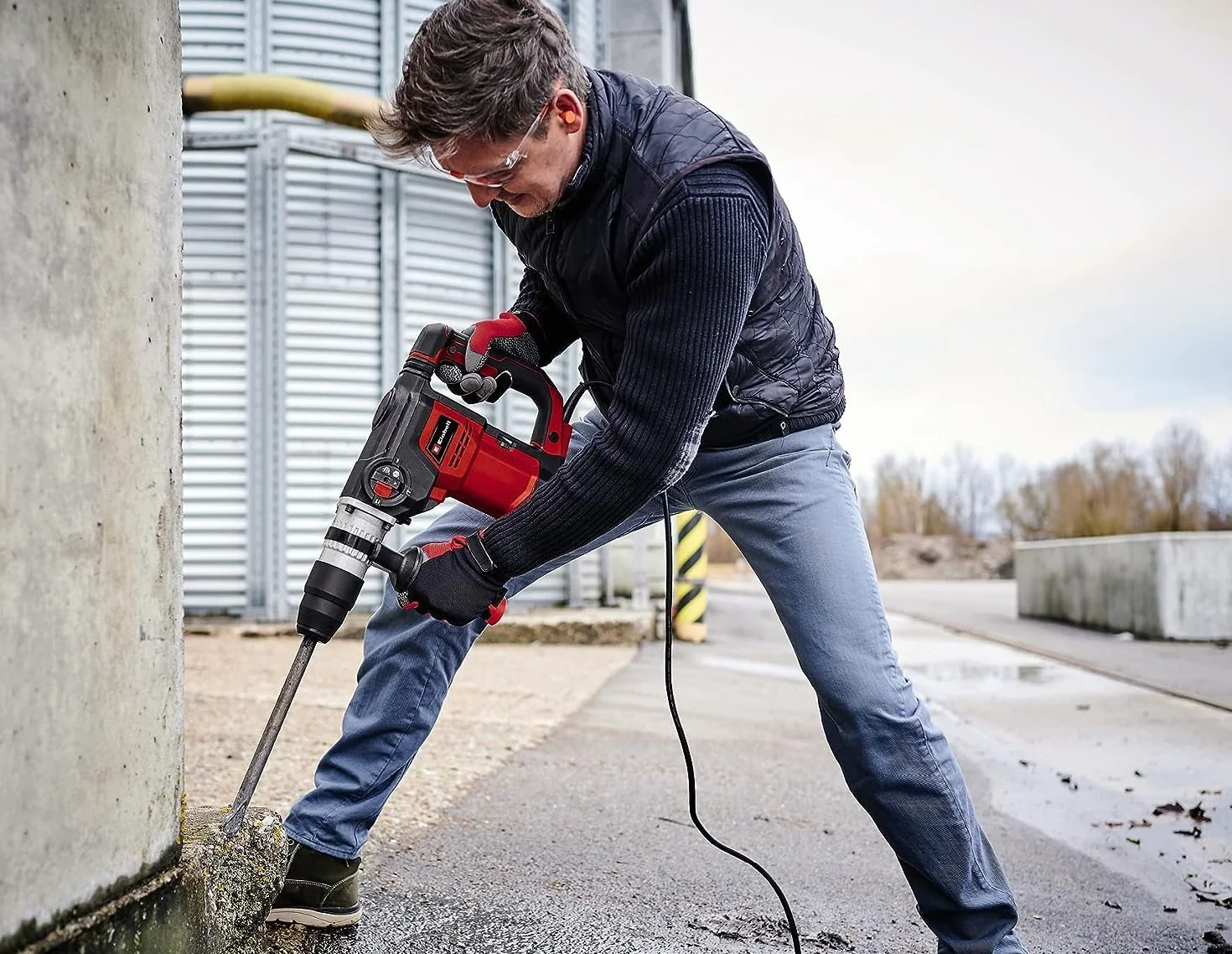 Einhell Martillo perforador con cable -TE-RH 40 3F. 1050 W, 10 J, taladrado de impacto - cincelado, mecanismo de impacto neumático, bloqueo de funcionamiento continuo, incl. Cinceles, E-Box M55