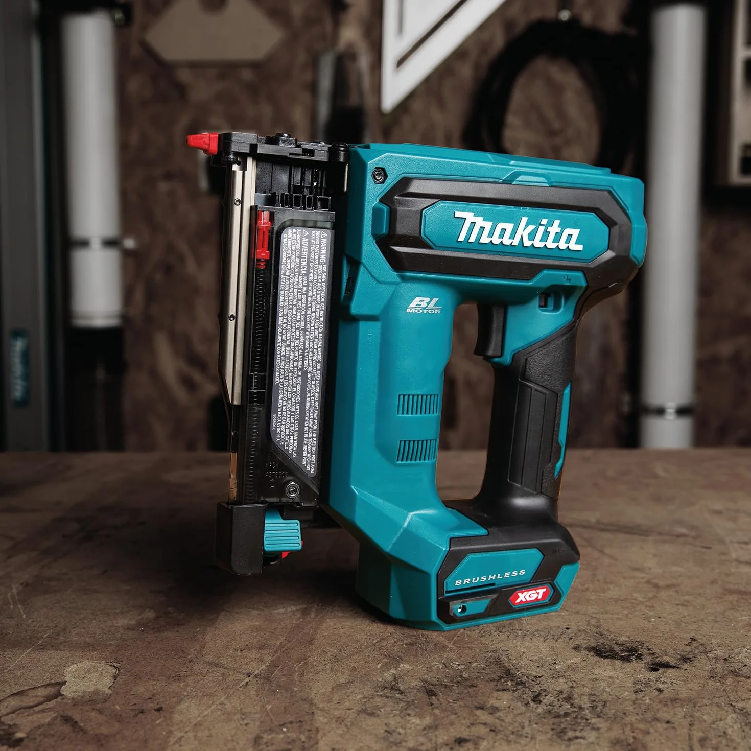 Makita PT001GZ Clavadora sin escobillas 40V Max Li-ion XGT Baterías y cargadores no incluidos