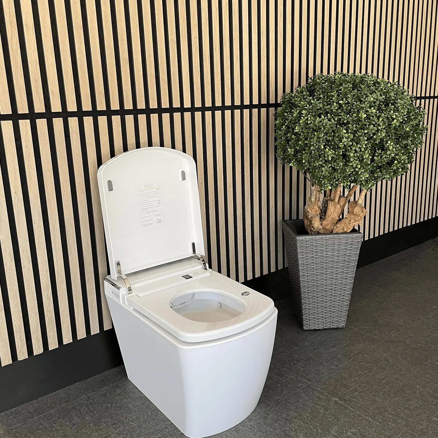 Inodoro Inteligente de Estilo Japonés Tokio | Temperatura asiento ajustable | Chorrito de agua | Mando a distancia | Descarga automática.