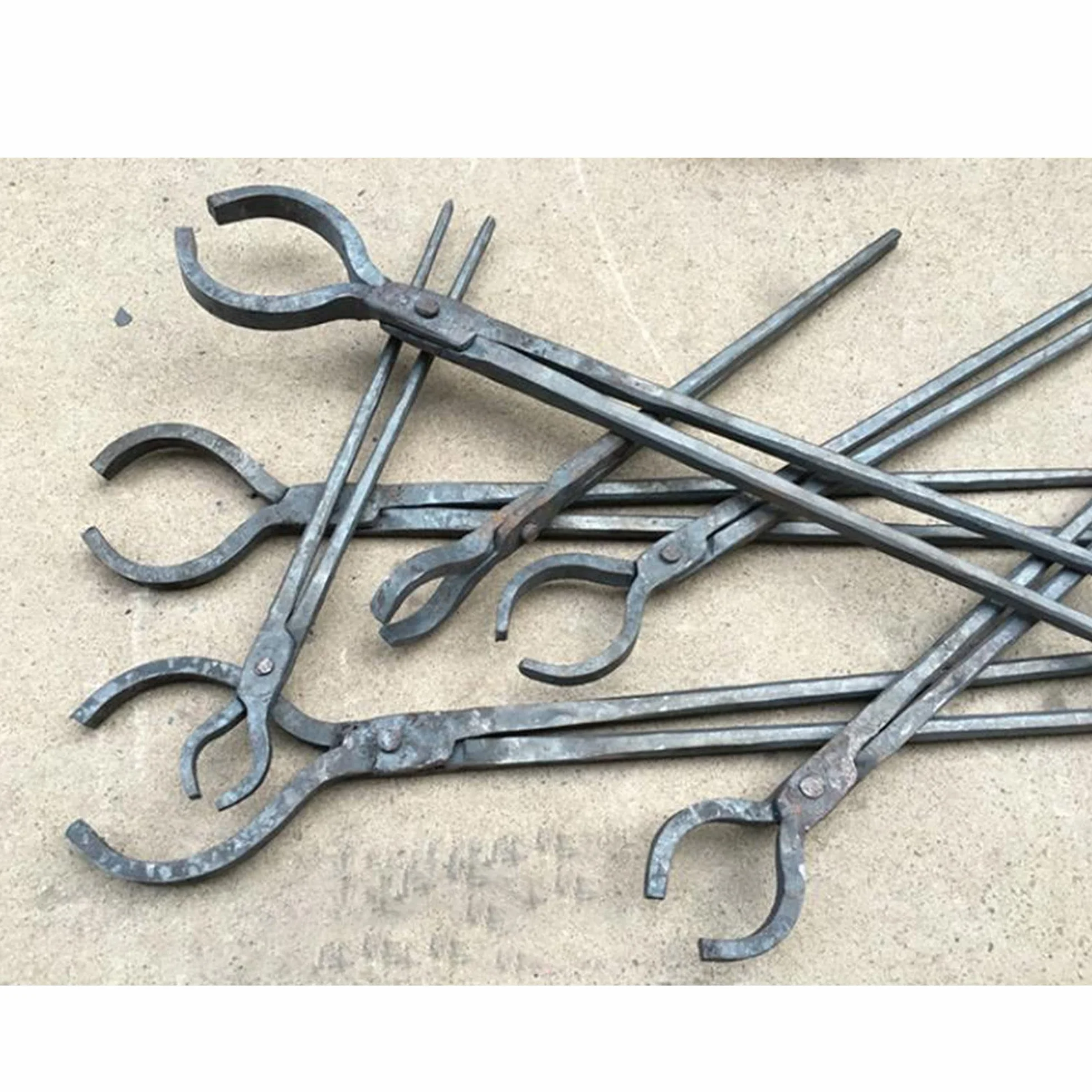 Tenaza de forja Pinzas de herrero de 440 mm Tenaza de forja de punta redonda para el yunque Fragua Tenaza de forja para Engineer Blacksmith Forge
