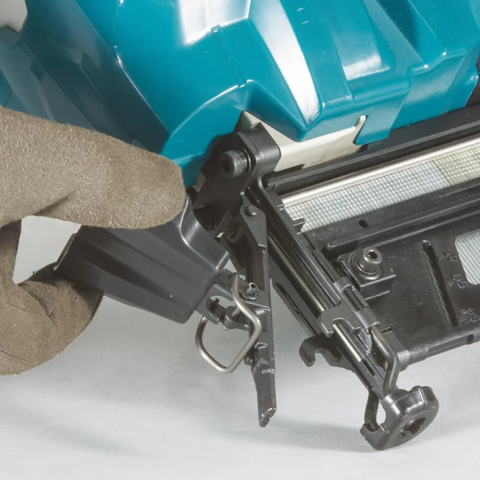 Makita DBN600ZJ Cordless Nailer marca