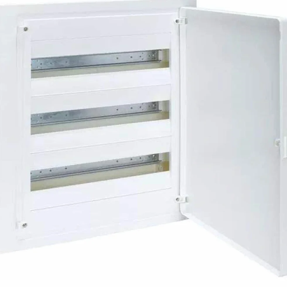 Caja empotrable golf serie VF, 3 filas, 54M, puerta blanca, regleta QC y chasis