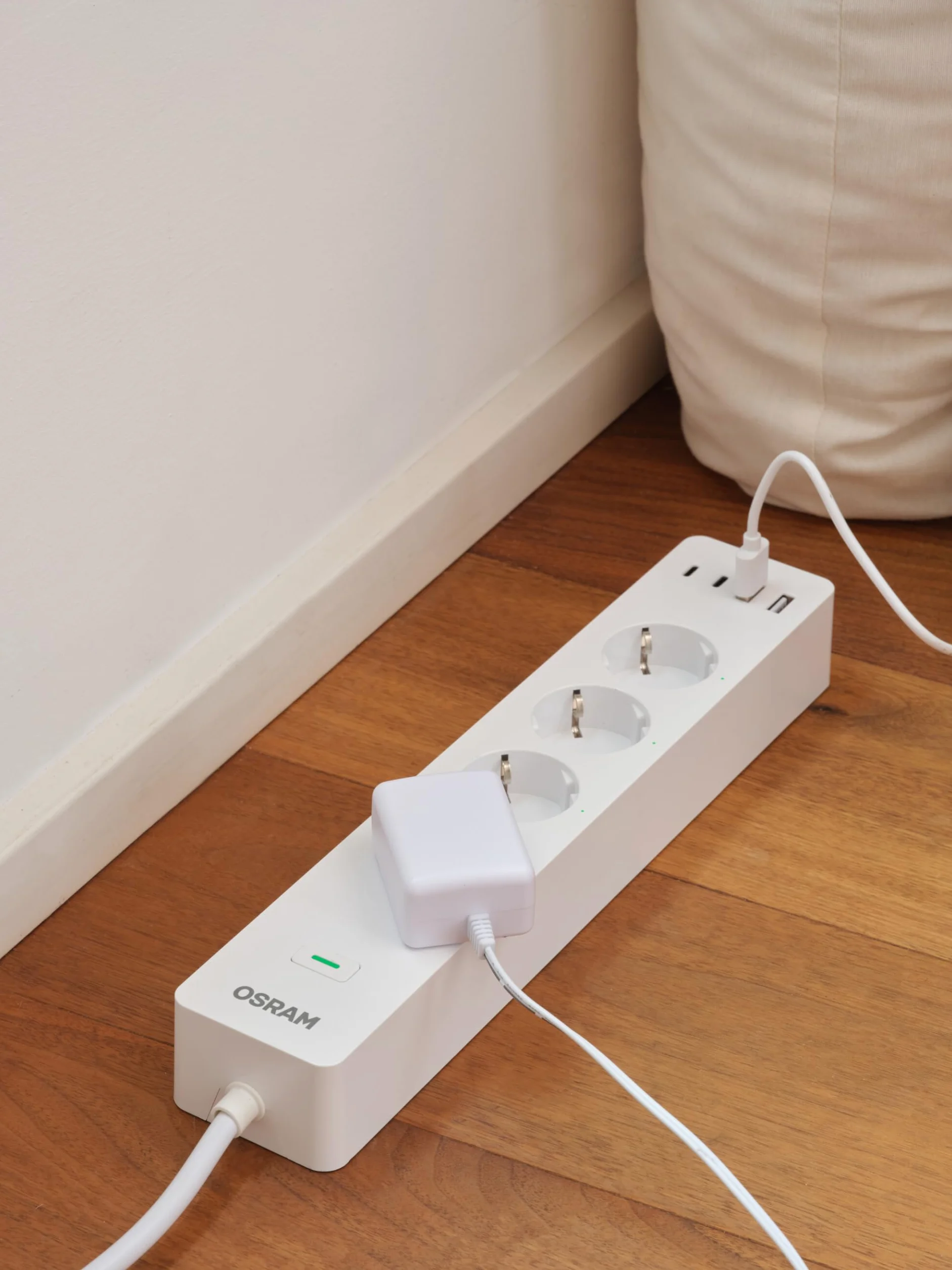OSRAM SMART+Wifi Regleta de enchufes inteligente WiFi de 4 vías UE-UE con puertos USB inteligentes, protección IP20, para integrar dispositivos en el hogar inteligente