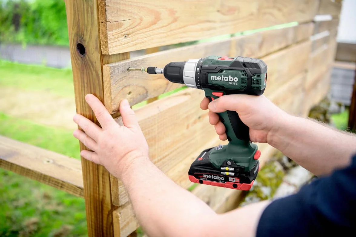 Metabo SB 614053710 - Juego de brocas de impacto inalámbricas, 18 L, incluye batería (18 V, 2 baterías LiPOWER de 2 Ah, diámetro del taladro 13 mm/36 mm, peso 1,6 kg)