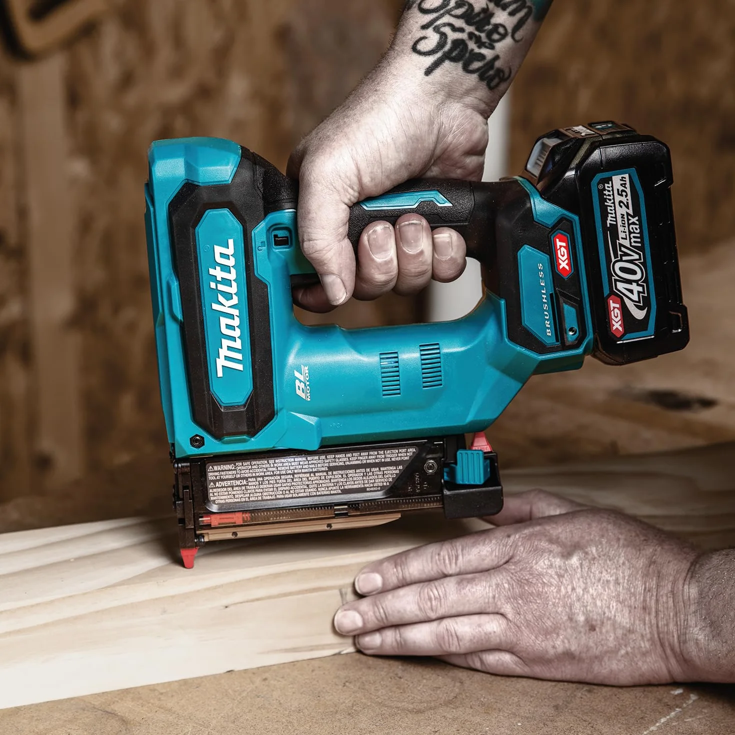 Makita PT001GZ Clavadora sin escobillas 40V Max Li-ion XGT Baterías y cargadores no incluidos