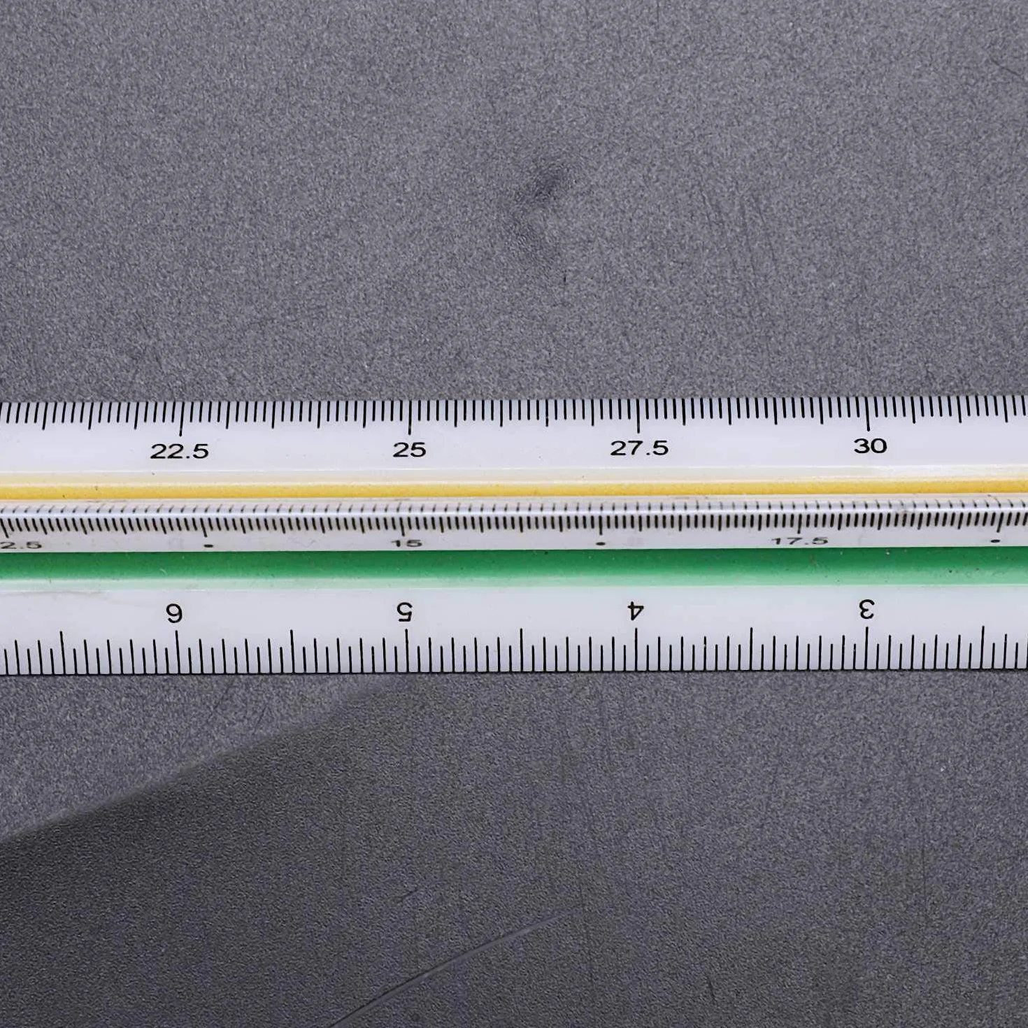 Regla de Escala Triangular Plastico 1:20 1:25 1:50 1:75 1:100 1:125