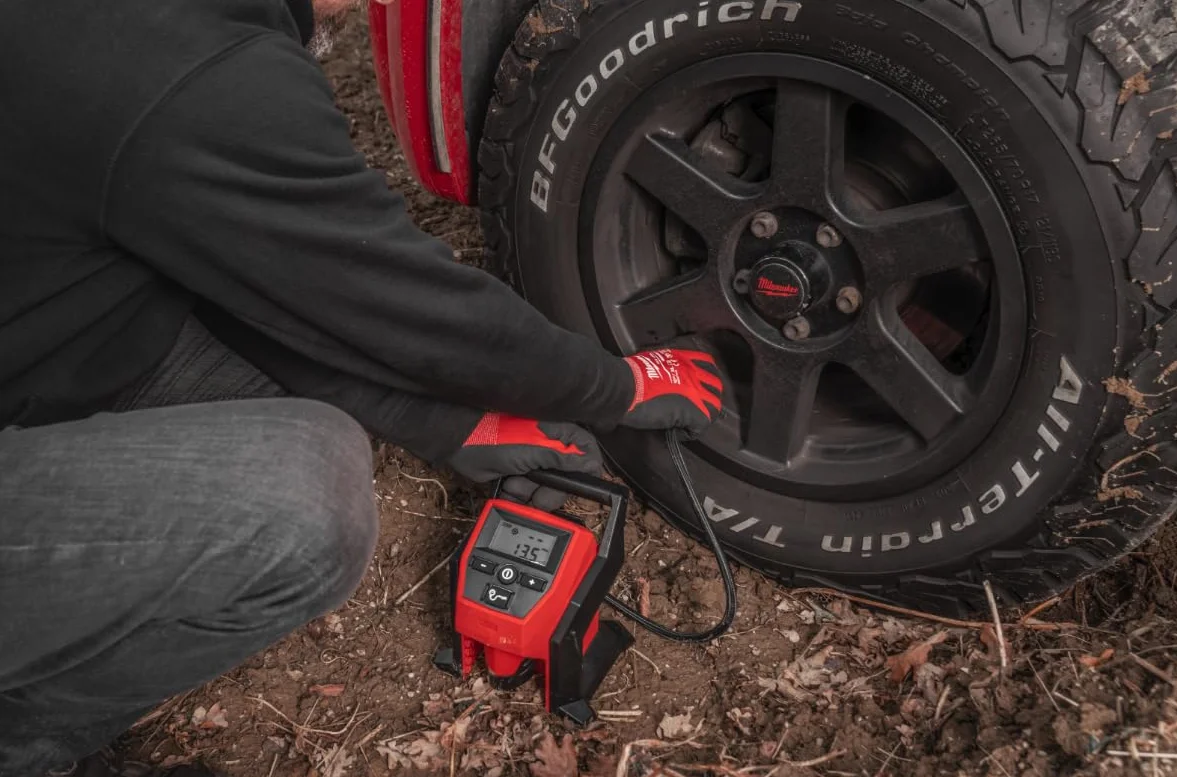 Milwaukee M 12 BI-0 4933464124 M12BI-0 - Compresor de 12 V sin batería y sin cargador, 12 V