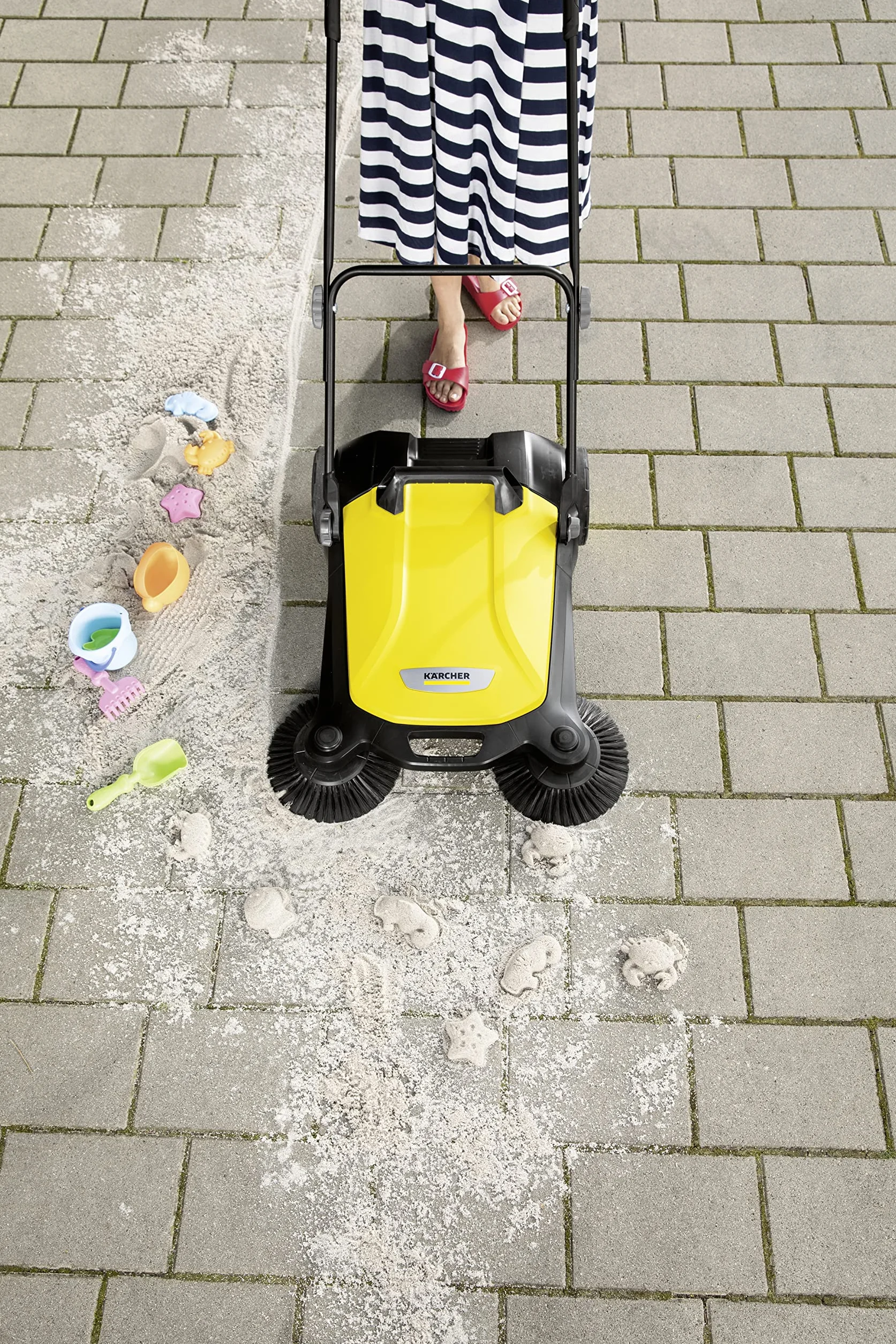 Kärcher S 4 - Barredora Doble con cepillos para Limpiar pavimentos, entradas y Caminos de jardín