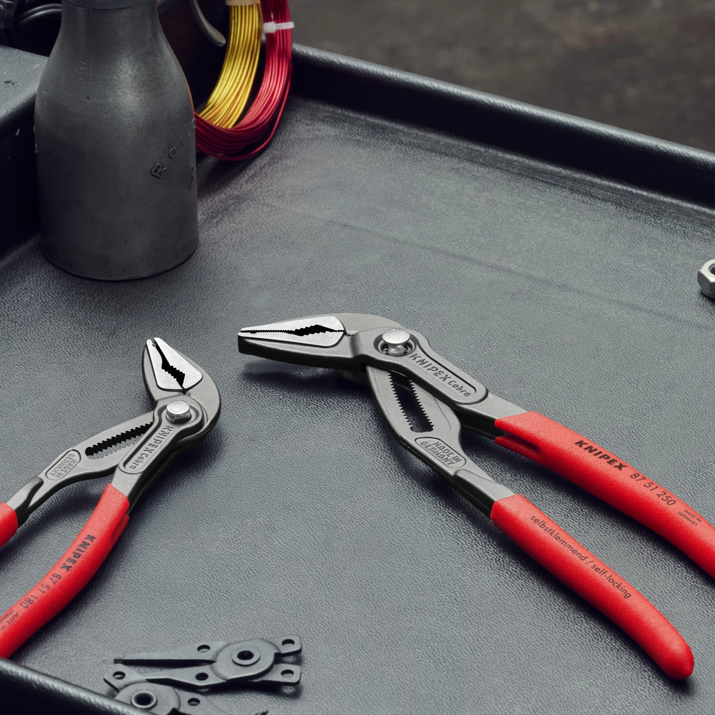 KNIPEX Cobra ES Tenaza de agarre pico loro extra esbelta Mangos plasticos por inmersión antideslizantes 180 mm, 87 51 180