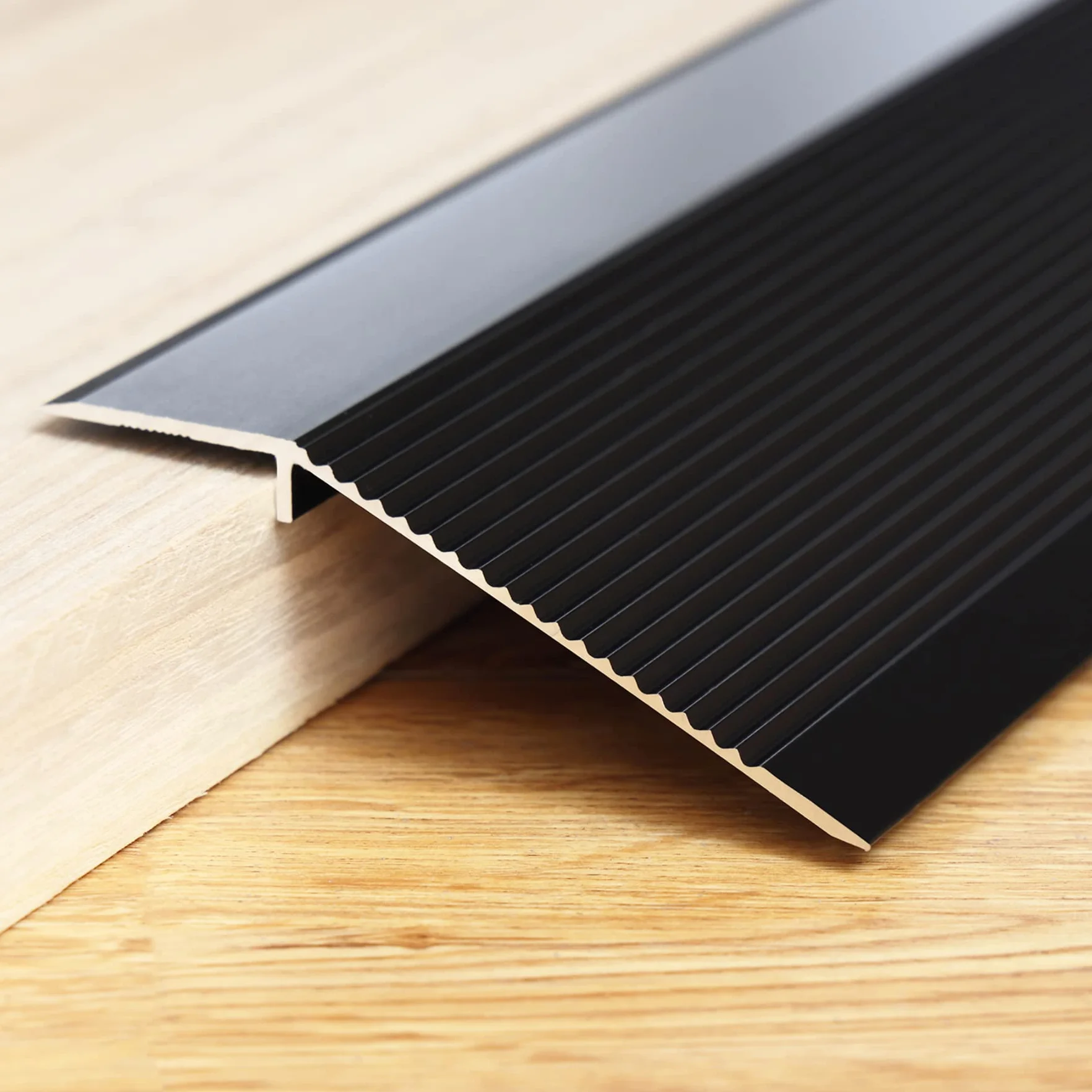 Trimold Tira de Transición de Piso de Aluminio, Adecuada para Umbral de Puerta, Rampa, Azulejos, Tarimas de Madera Contrachapada, Puente de Altura entre 8-40 mm (0,9 m x 100 mm, Negro Mate)