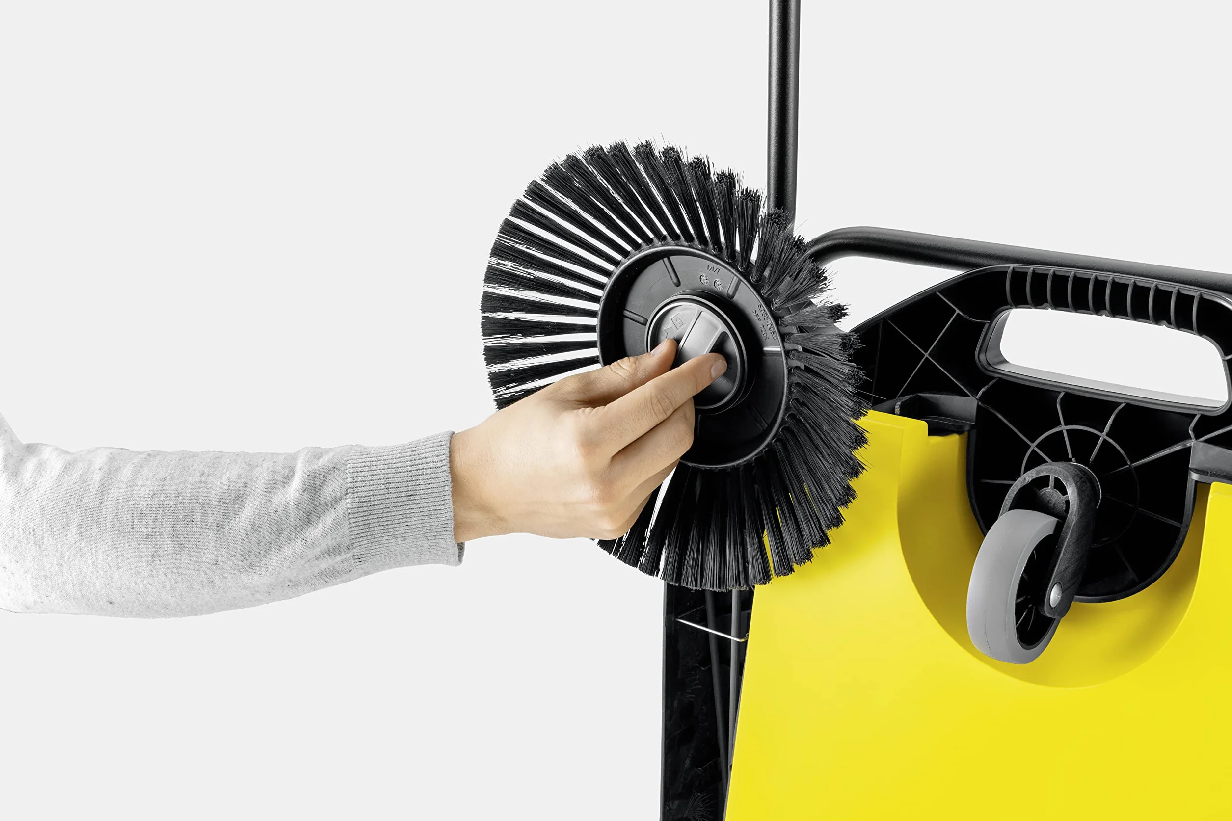 Kärcher S 4 - Barredora Doble con cepillos para Limpiar pavimentos, entradas y Caminos de jardín