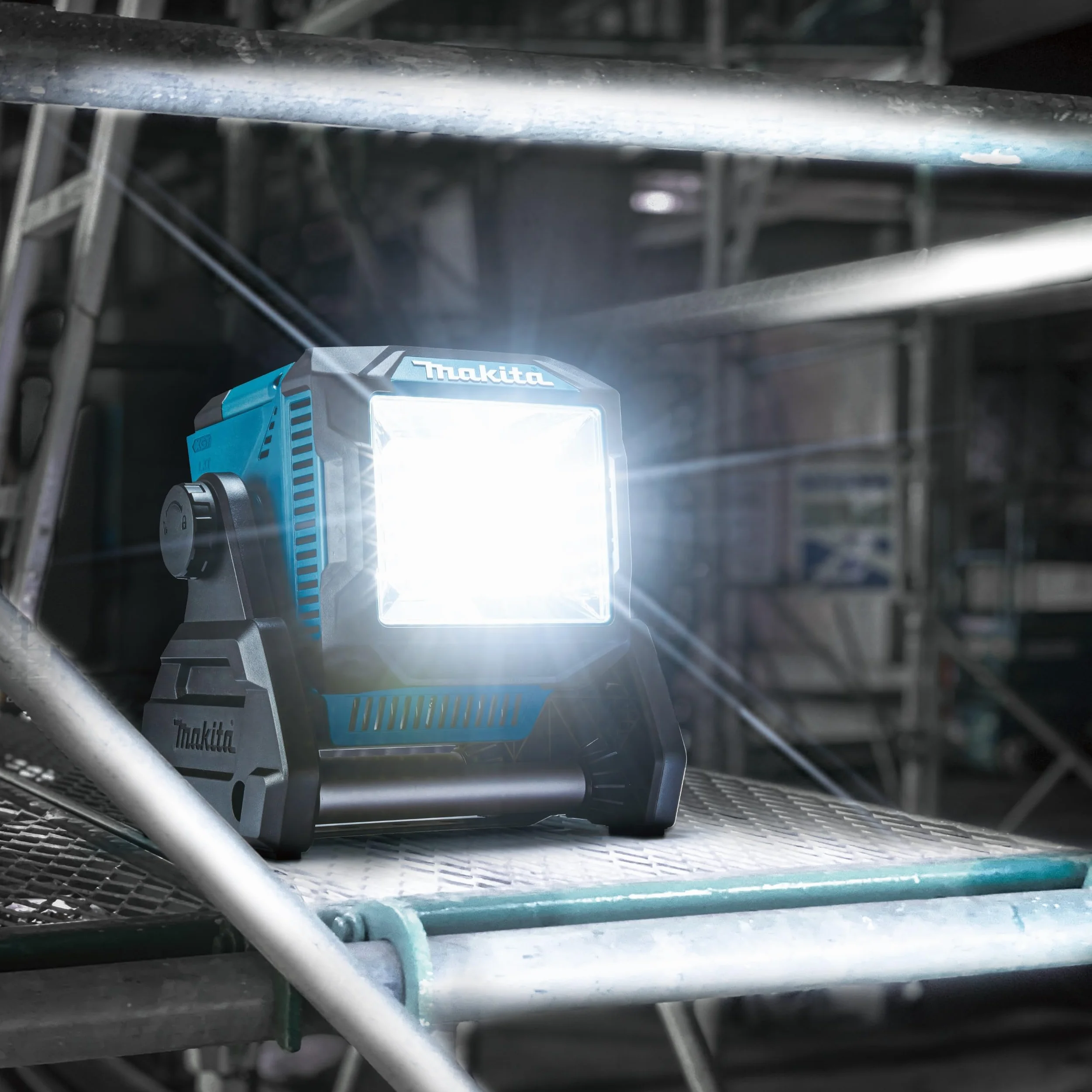 Makita ML005G 40V Max Li-on XGT Luz de trabajo inalámbrica - Baterías y cargador no incluidos