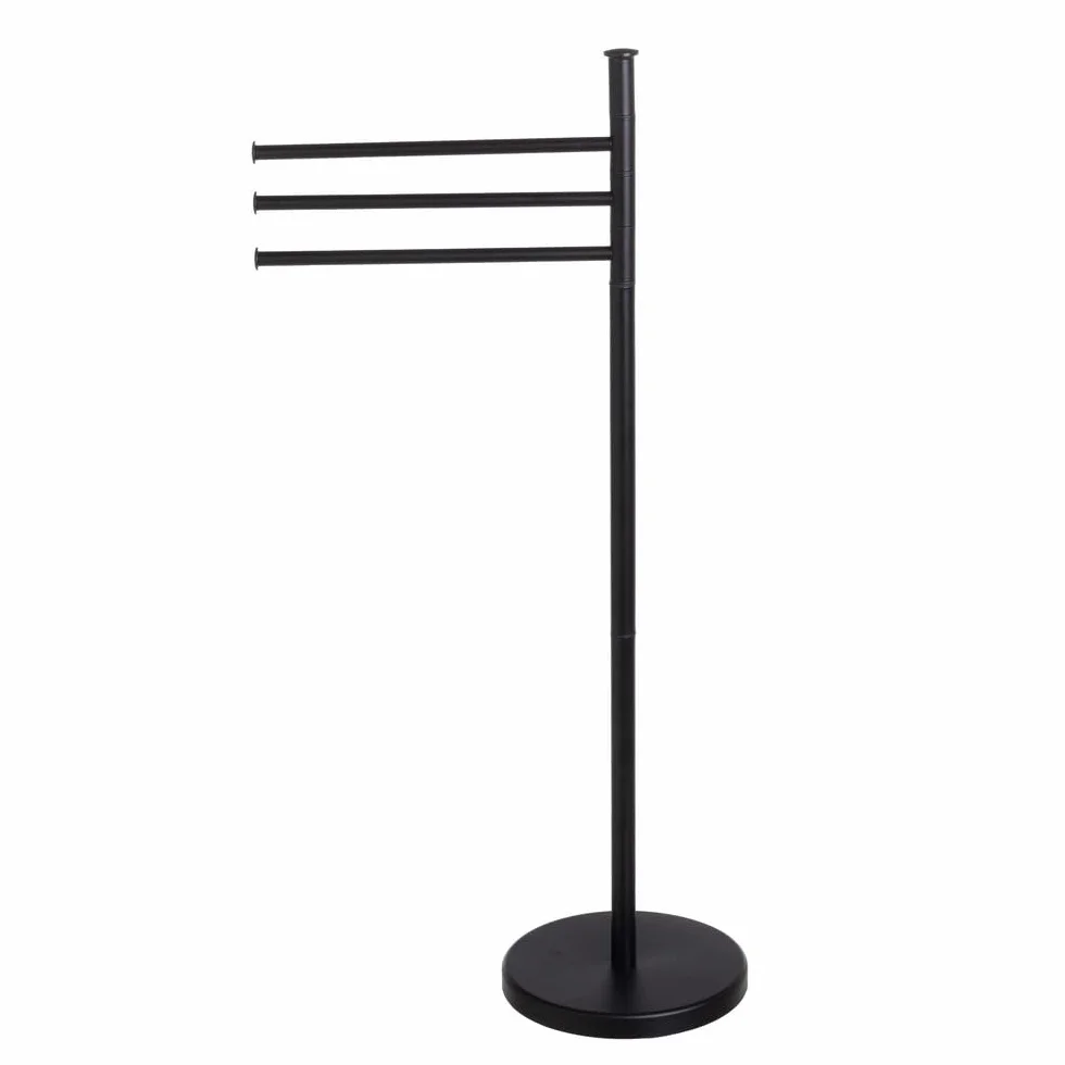 Toallero de pie con 3 Brazos de Metal Negro con Acabado Mate. Diámetro Base: 22 cm. Altura de Cada Brazo: 68 cm, 73 cm y 77 cm. Soporta 10 kg. Requiere Montaje