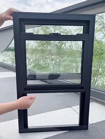 Ventana de ventilación transparente deslizante vertical grande de aluminio para cobertizos, gallineros, invernaderos y restaurantes, 60 x 88 cm